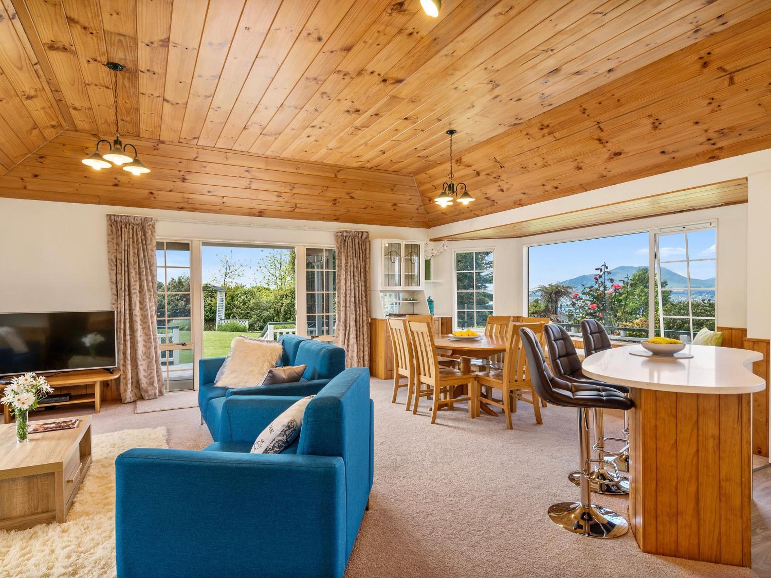 Laketop Retreat - Acacia Bay Holiday Home view 3
