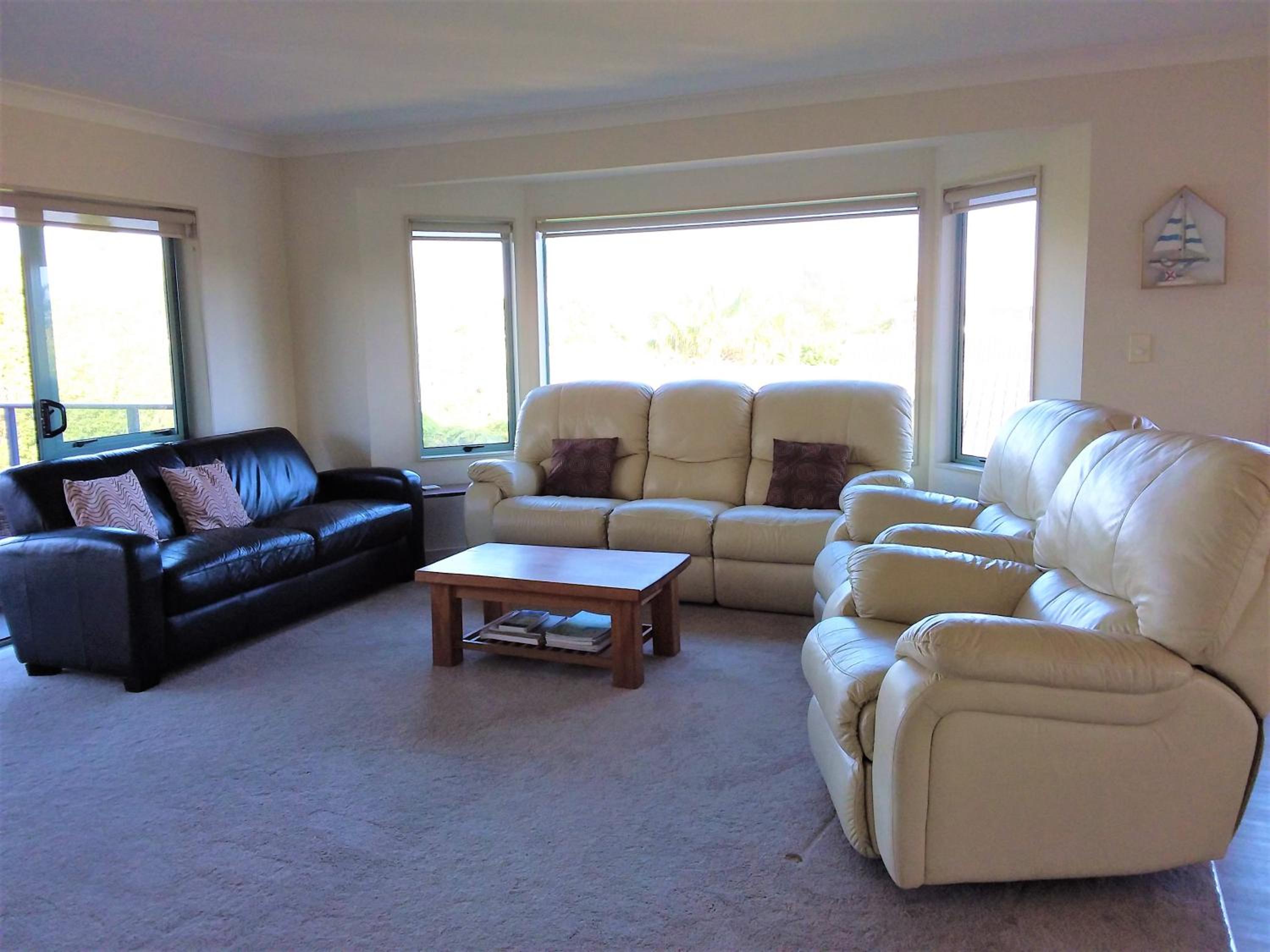 Tuis Nest - Bowentown Holiday Home view 3