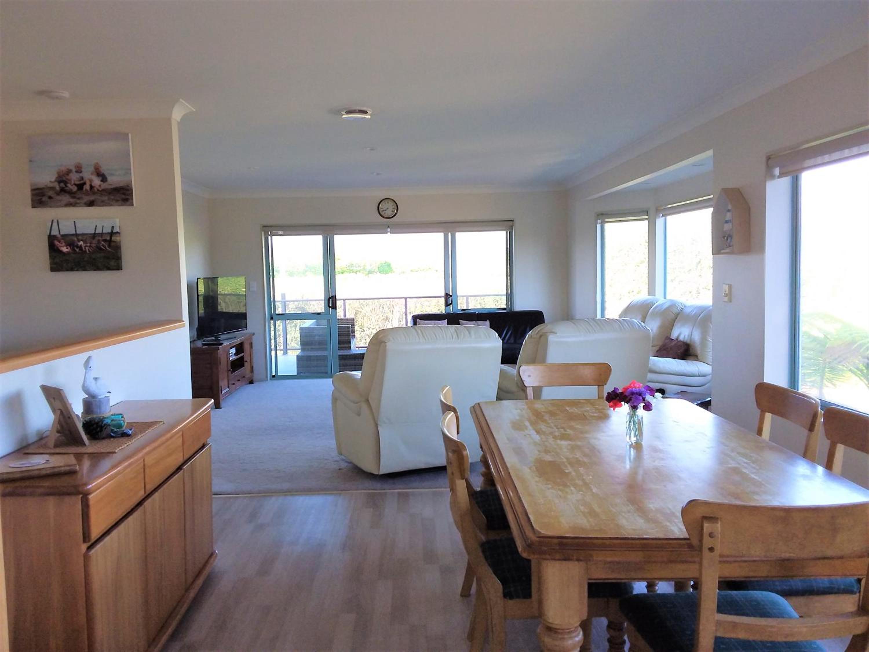 Tuis Nest - Bowentown Holiday Home view 4