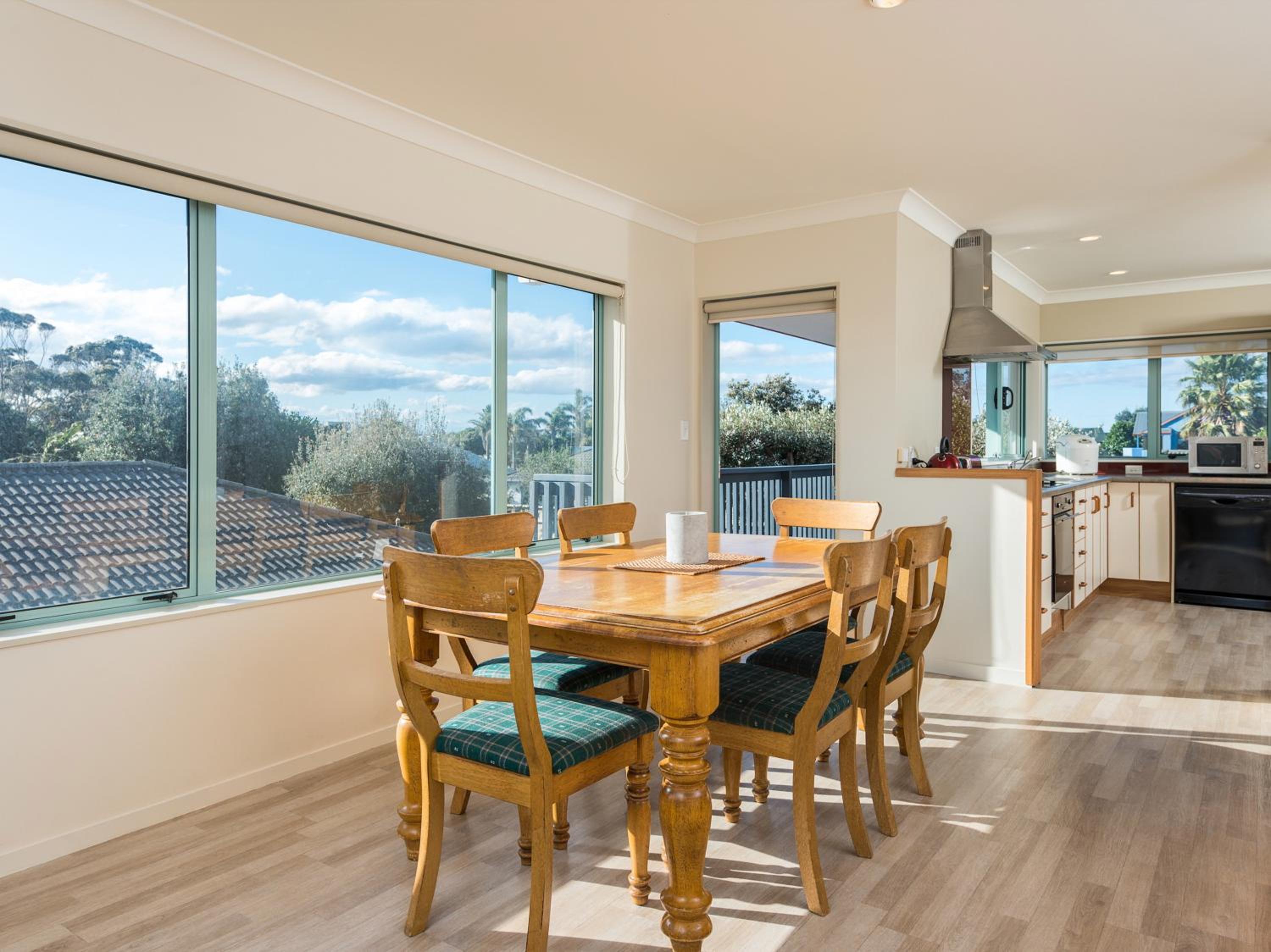Tuis Nest - Bowentown Holiday Home view 5