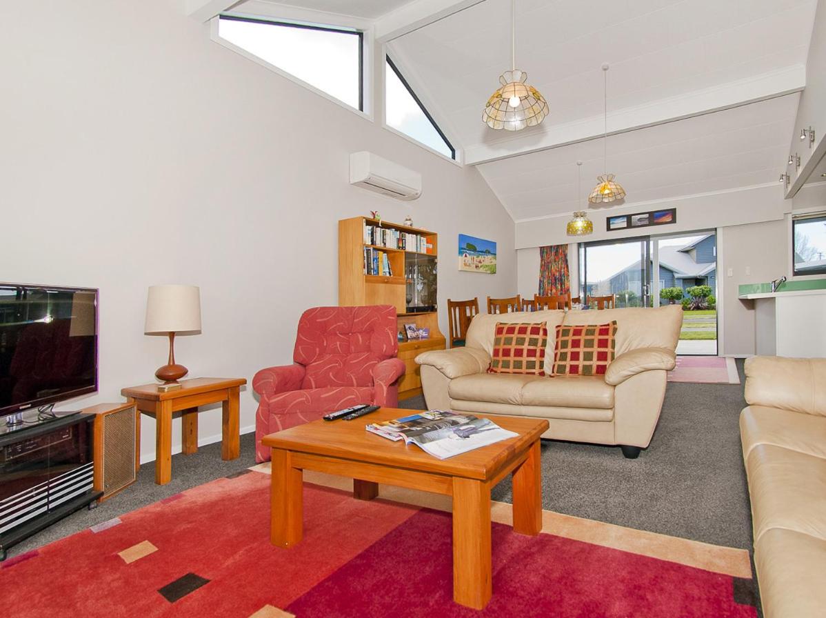 Sea Breeze - Whangamata Holiday Home view 4