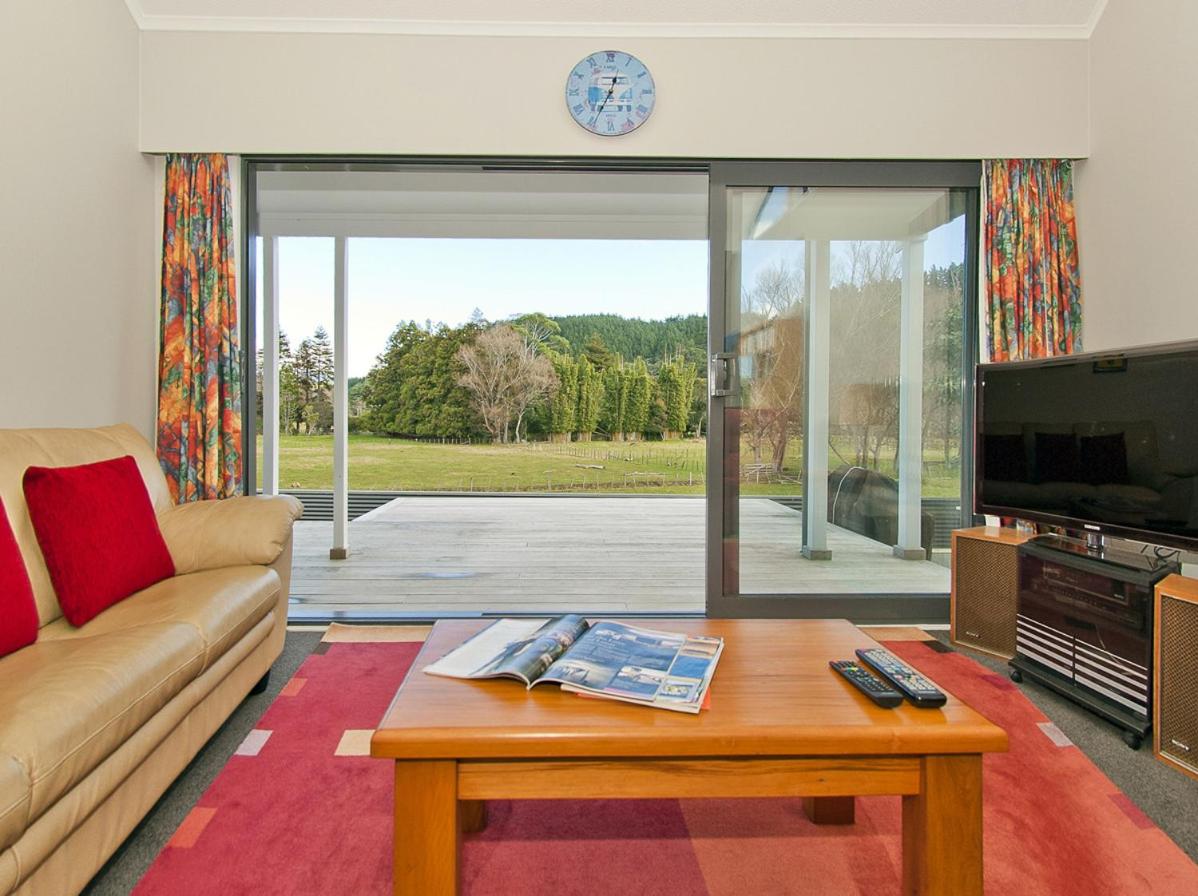 Sea Breeze - Whangamata Holiday Home view 5