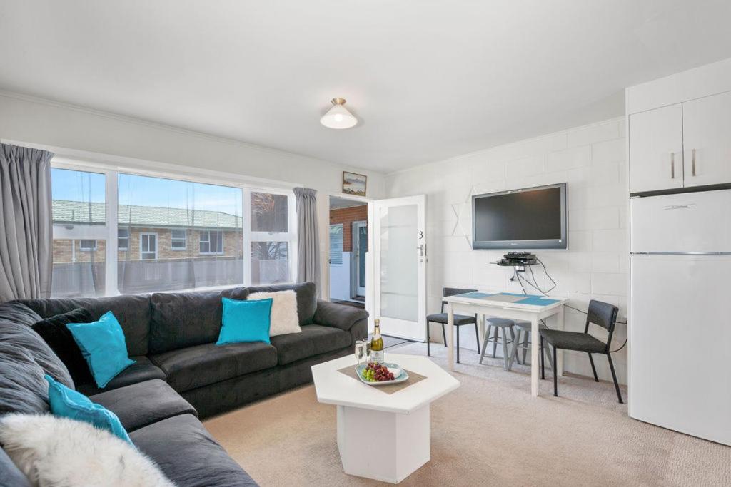 Central Stay - Taupo Flat view 2