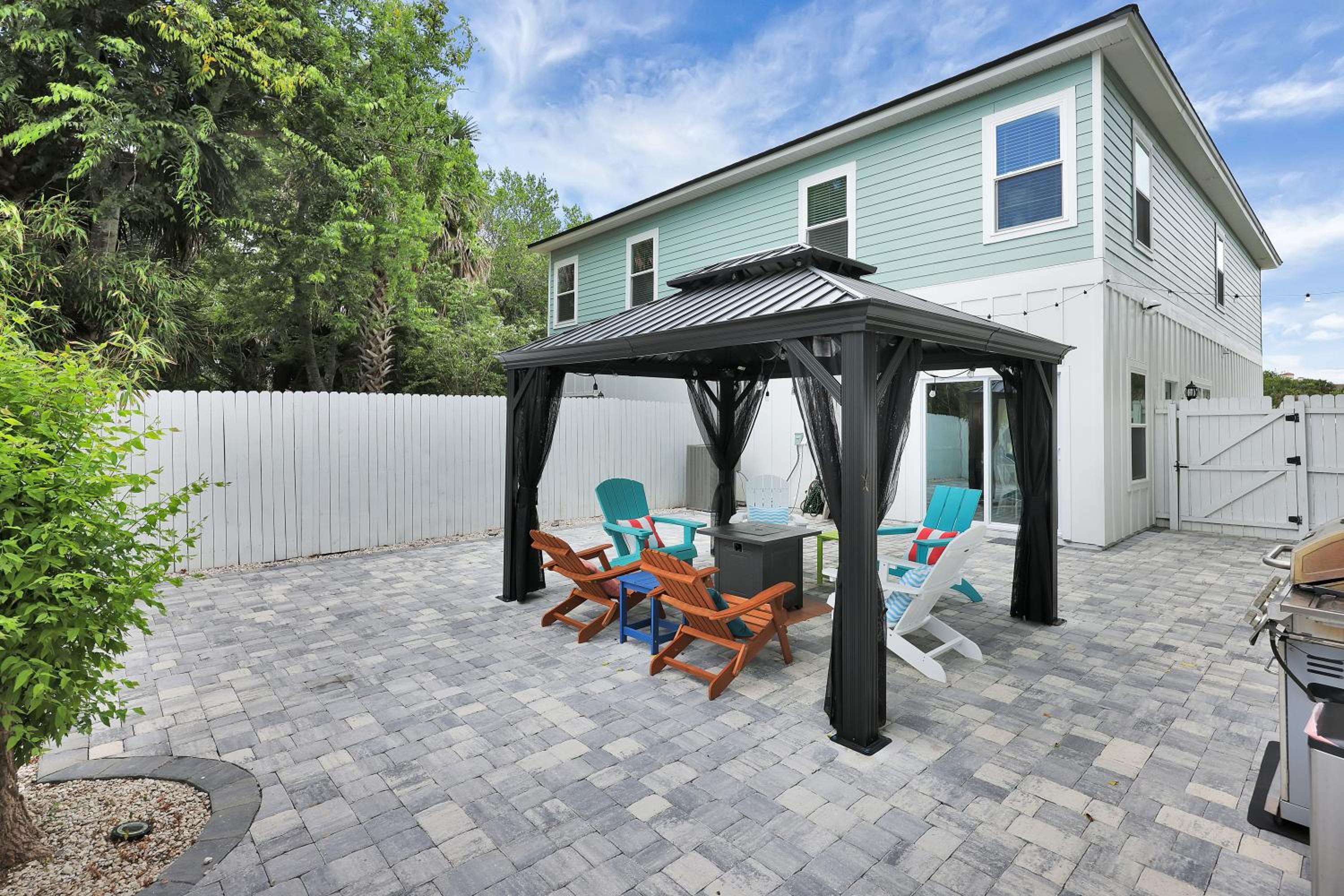 Jax Beach Hot Tub Retreat - Private Backyard - Fire Pit - Sleeps 8 - 5 Min to Beach view 5
