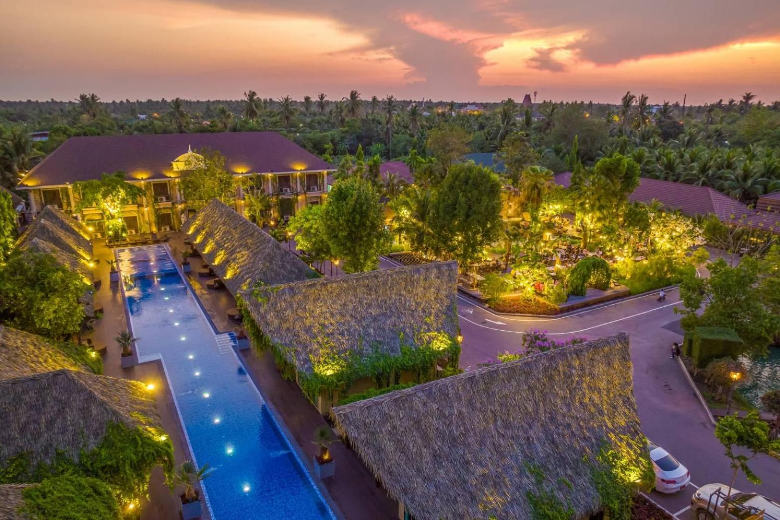 Khum Damnoen Resort