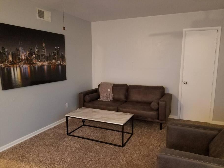 *NEW*ENTIRE HOME IN ROSE DISTRICT*DINE*SHOP*FUN view 5