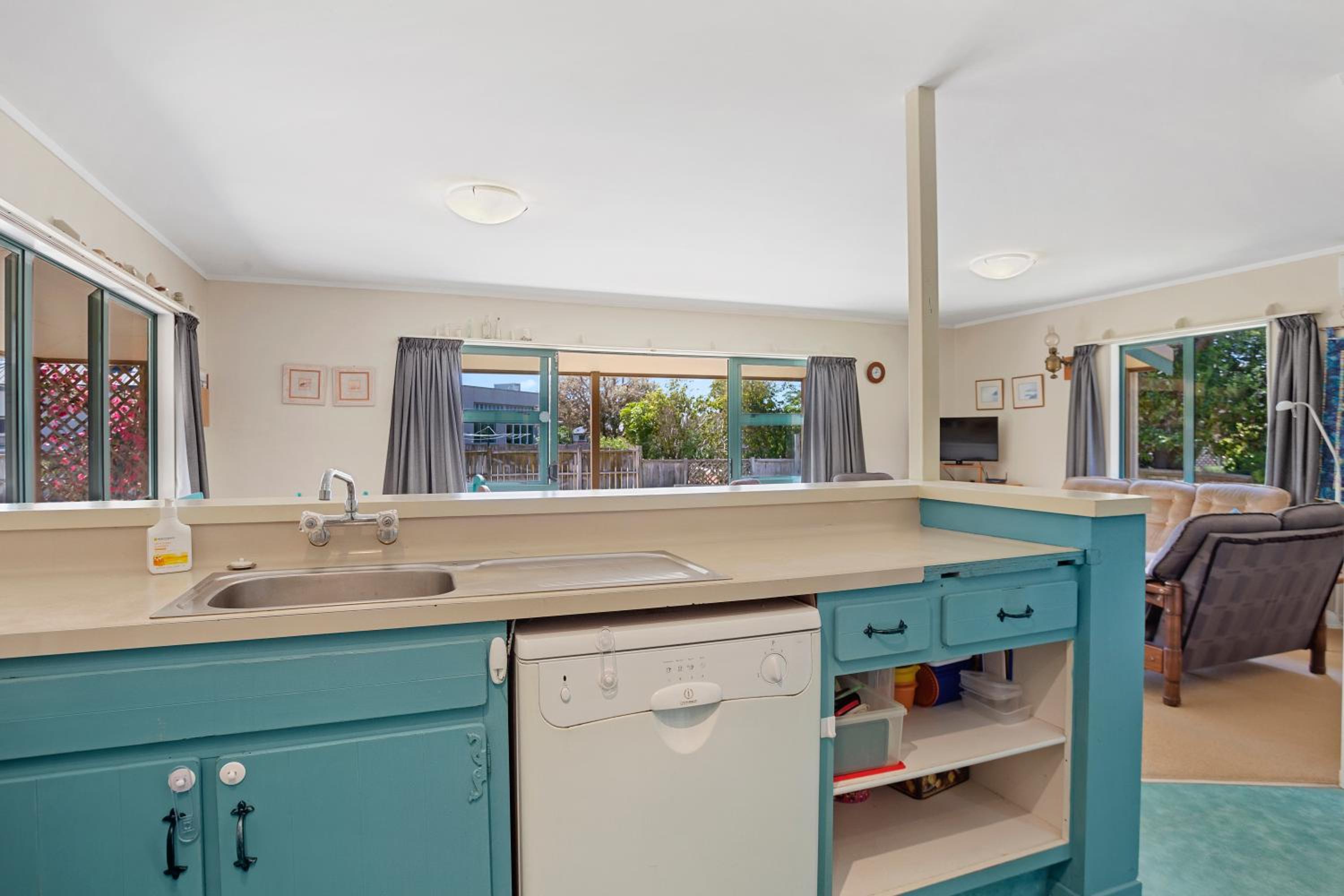 Room for The Family - Bowentown Bach view 4
