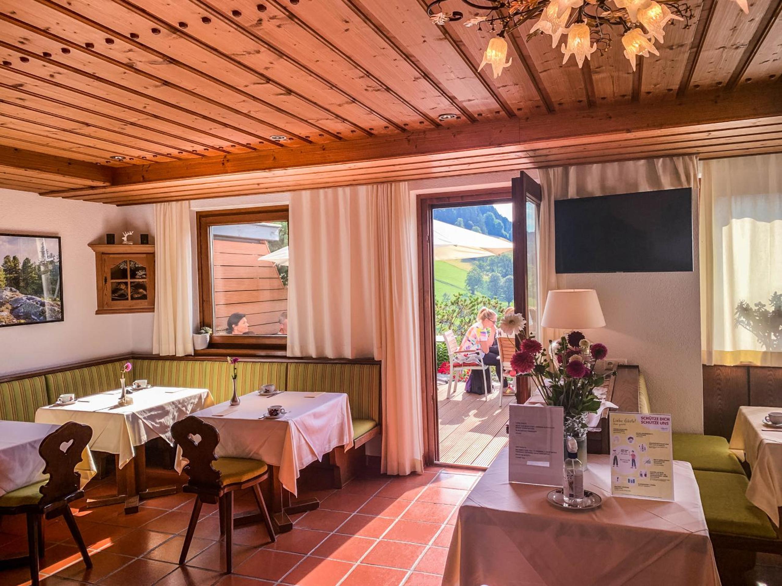 Pension & Appartements Ronacherhof -Mountain Hideaway Slopeside