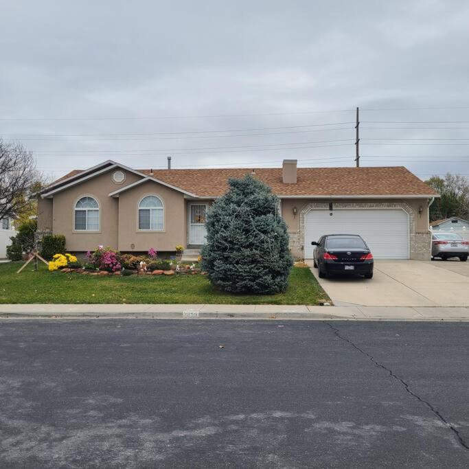 Entire Huge Basement! Fast Wifi! Private Entrance! - Property Image 18