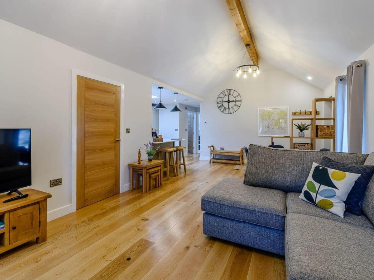 Rinstone Lodge, Thornton-Le-Dale. Moors cottage with hot tub view 3