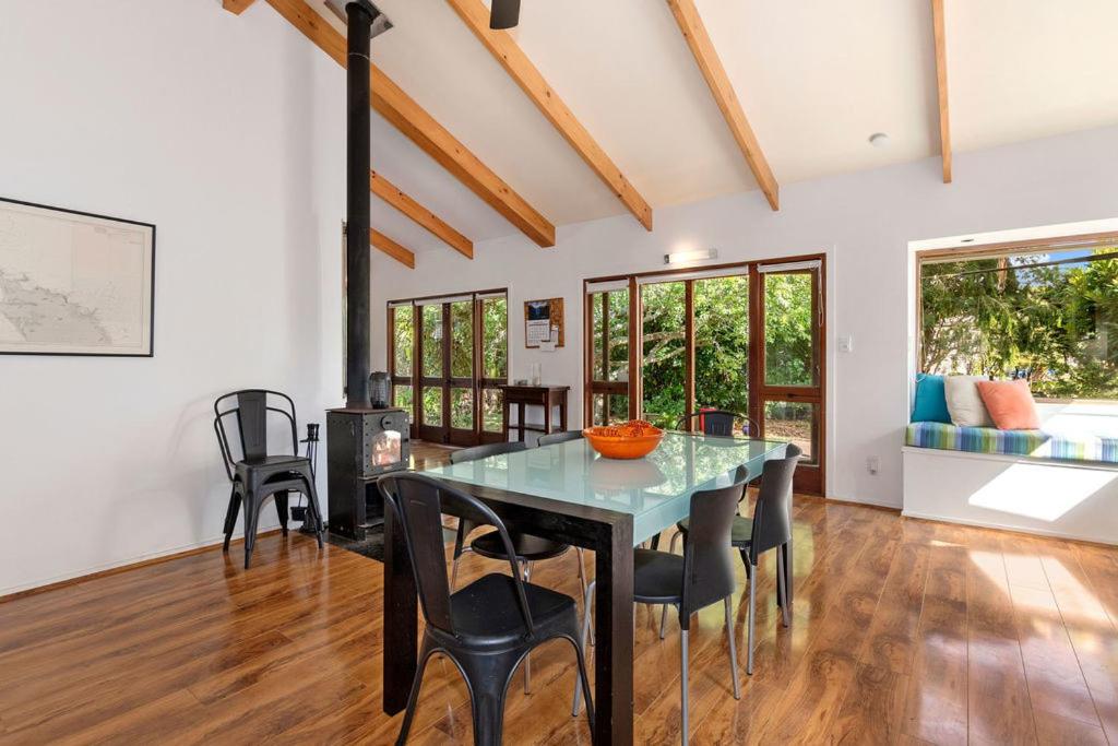 Matapouri Hideaway - Matapouri Holiday Home view 3