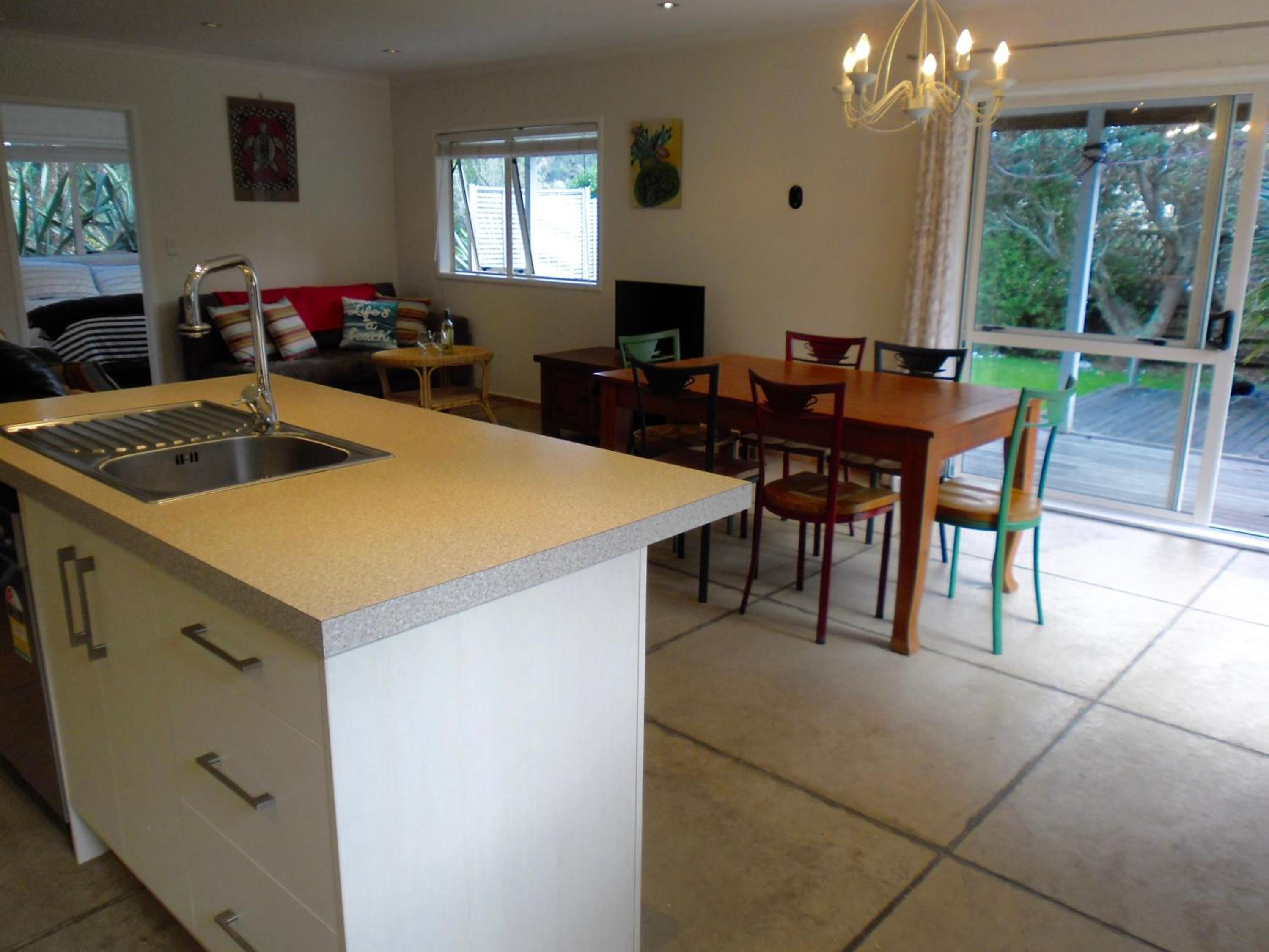 Ocean Beach Honey - Tairua Holiday Home view 4