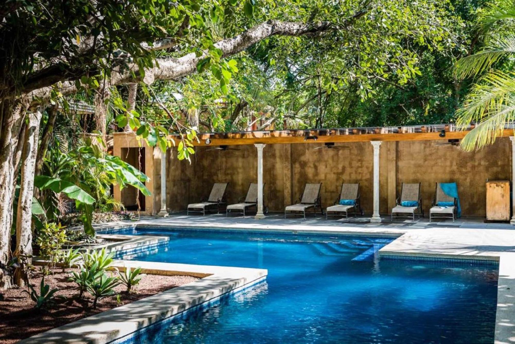 La Esquina (3 minutes from Beach, perfect for a family getaway)