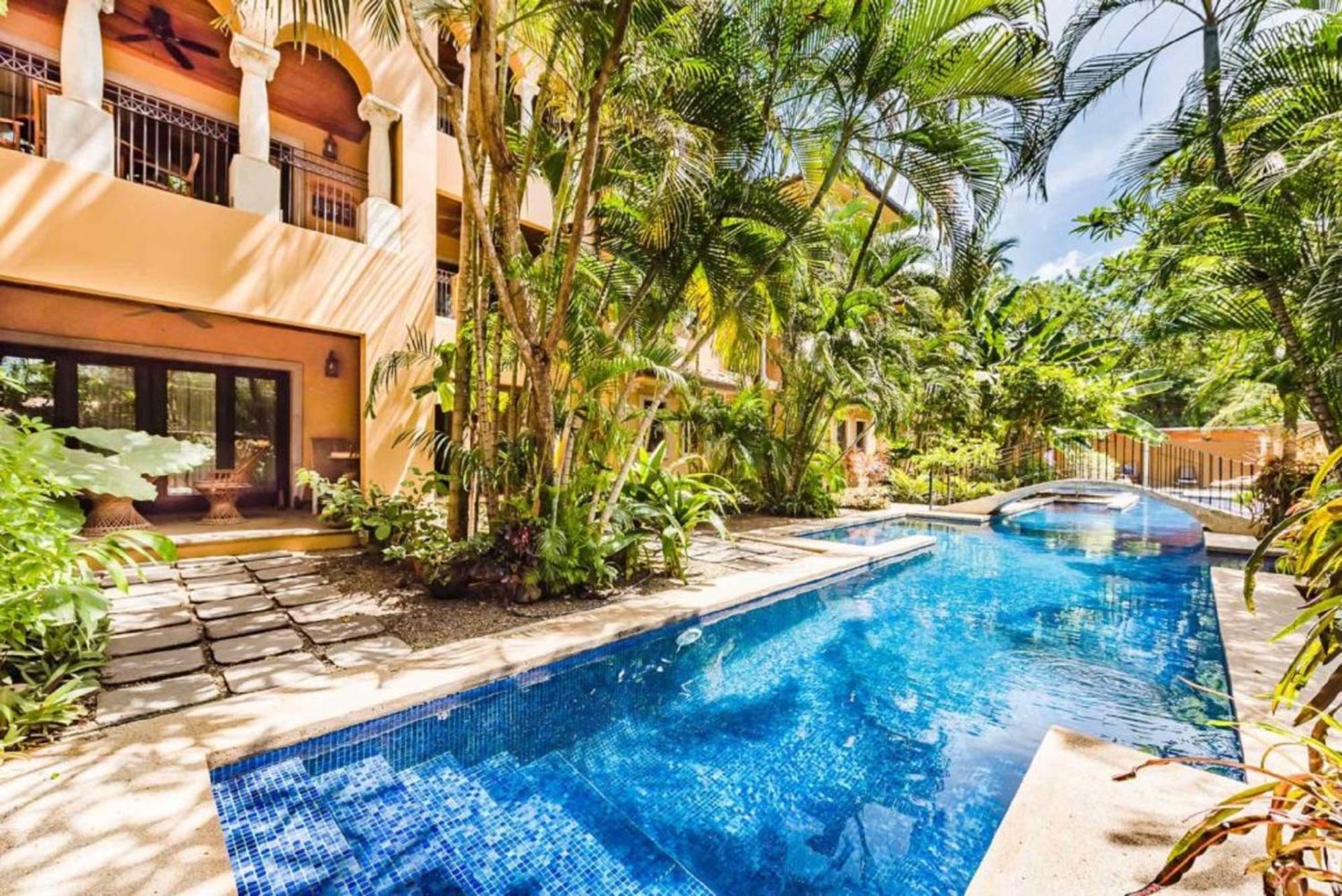 La Esquina (3 minutes from Beach, perfect for a family getaway)