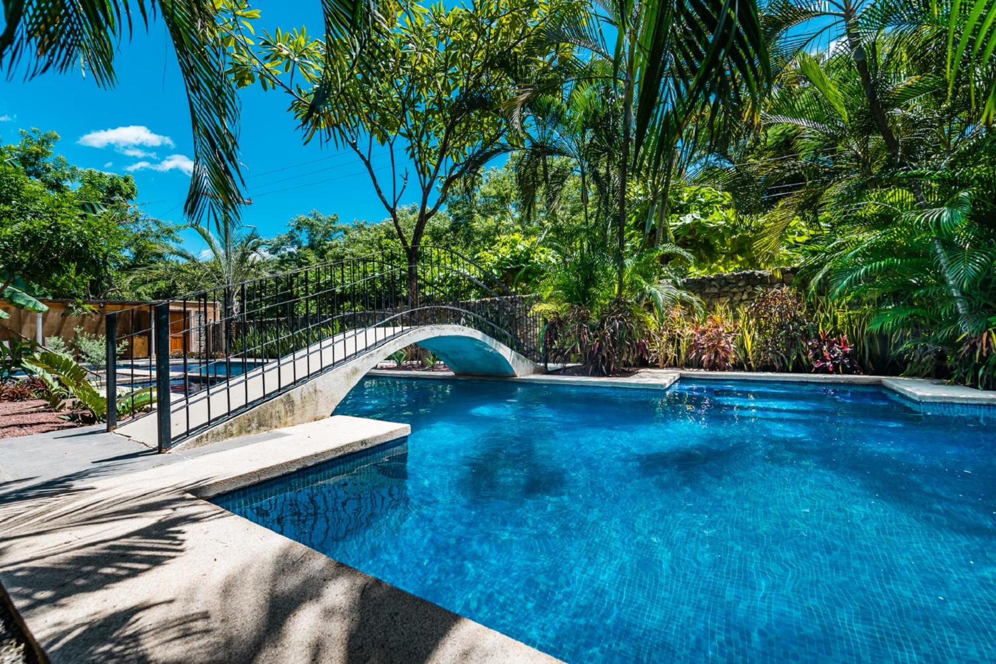 La Esquina (3 minutes from Beach, perfect for a family getaway)