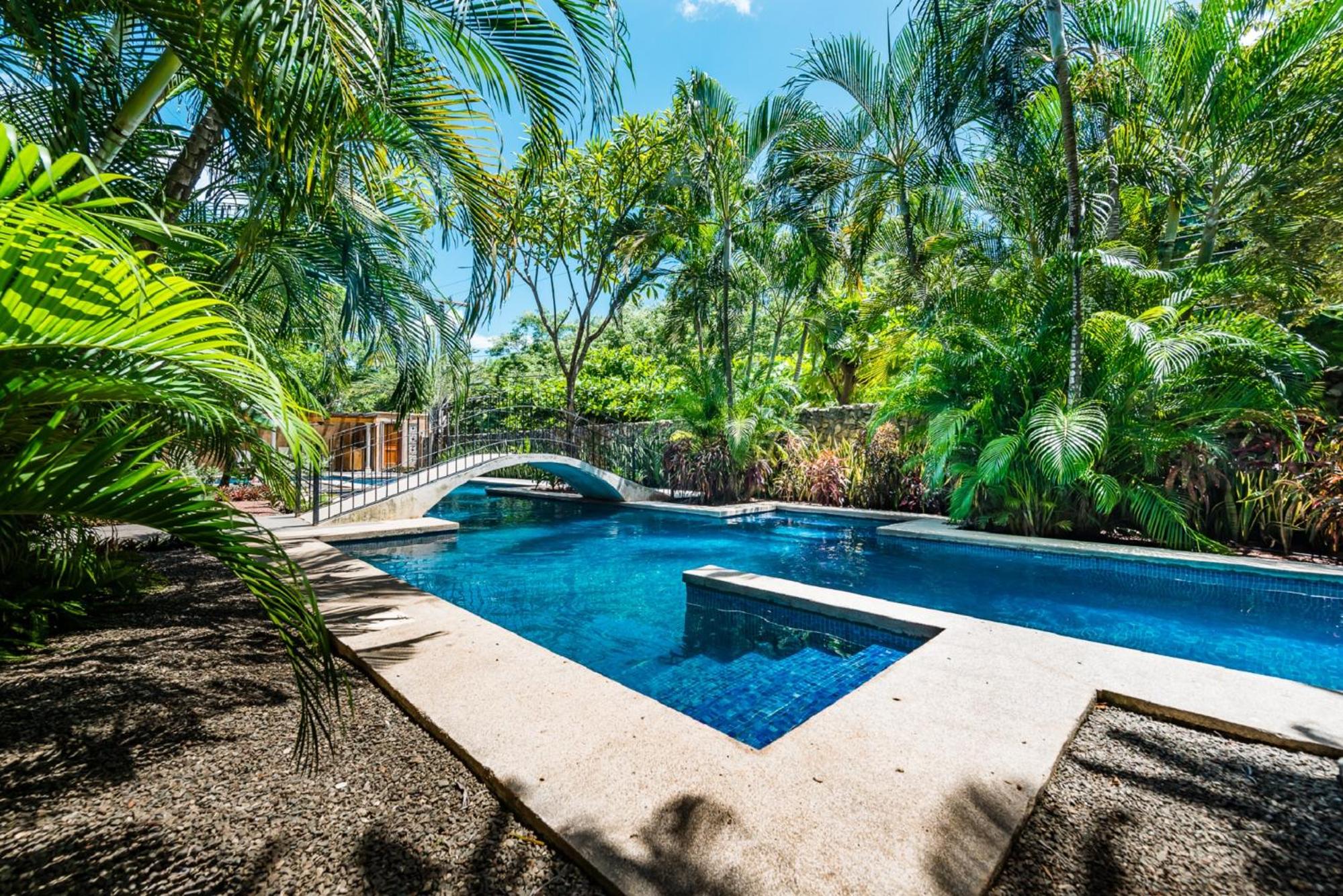 La Esquina (3 minutes from Beach, perfect for a family getaway)