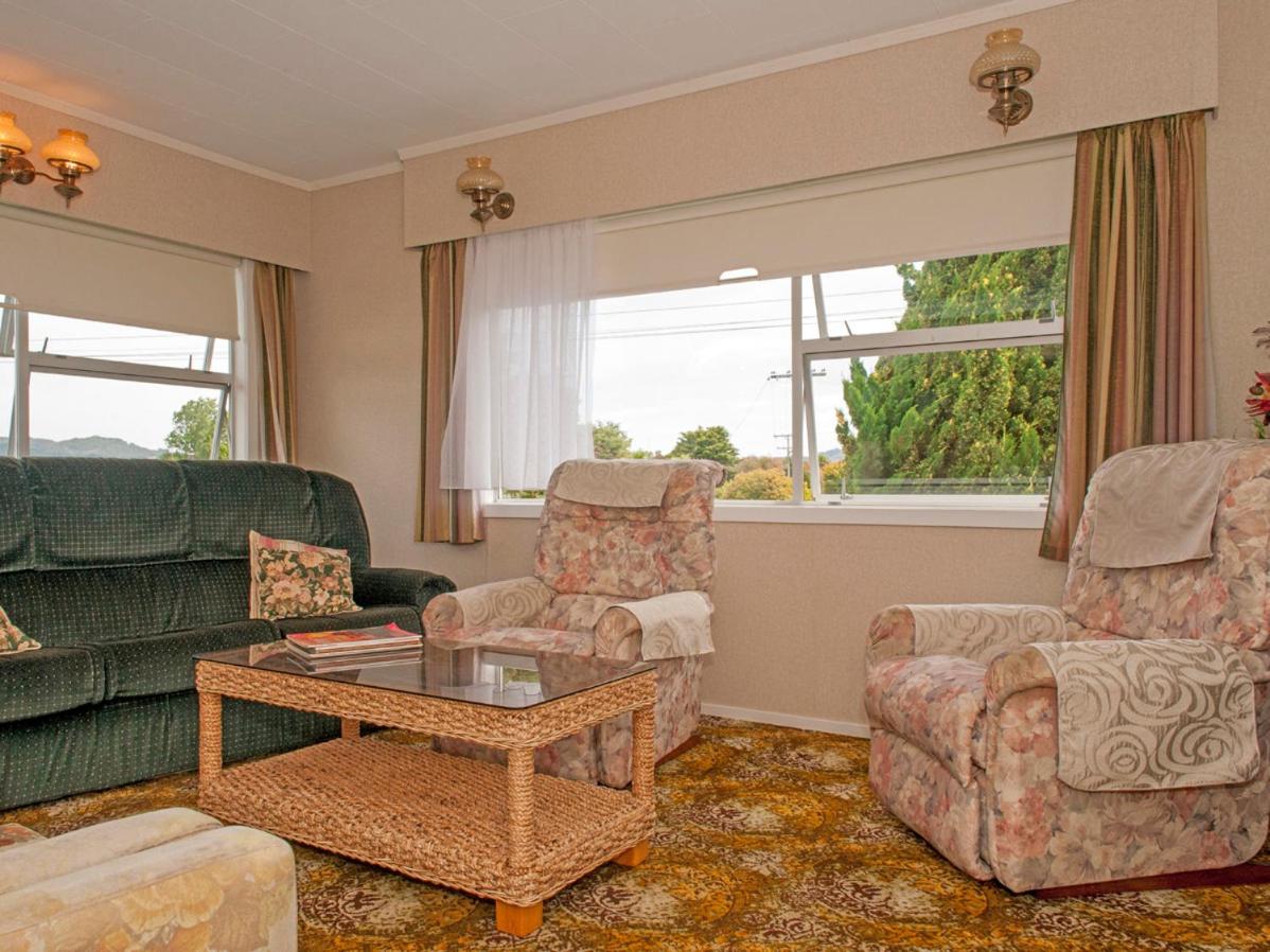 Holiday Haven - Whitianga Bach view 2