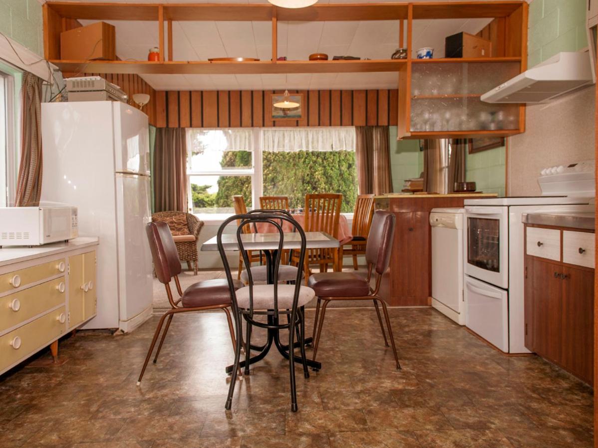 Holiday Haven - Whitianga Bach view 3