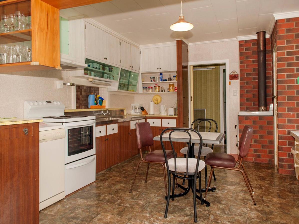 Holiday Haven - Whitianga Bach view 4