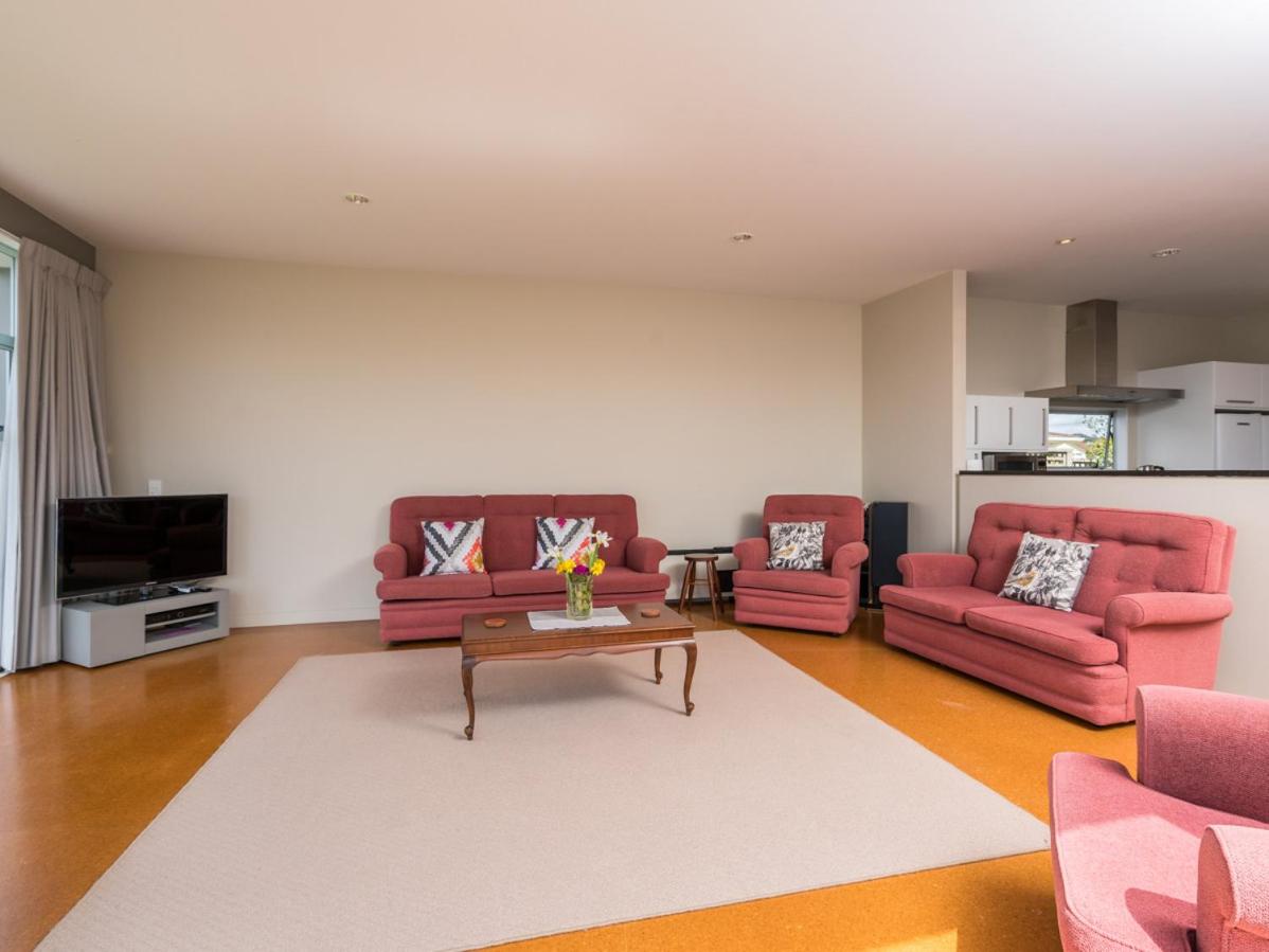 Roberts Retreat - Mangawhai Holiday Home view 2