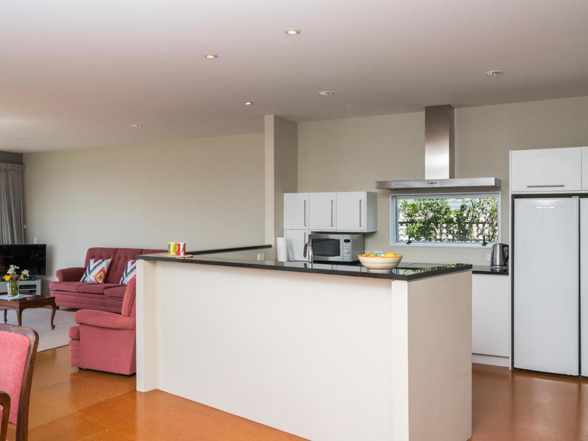 Roberts Retreat - Mangawhai Holiday Home view 3