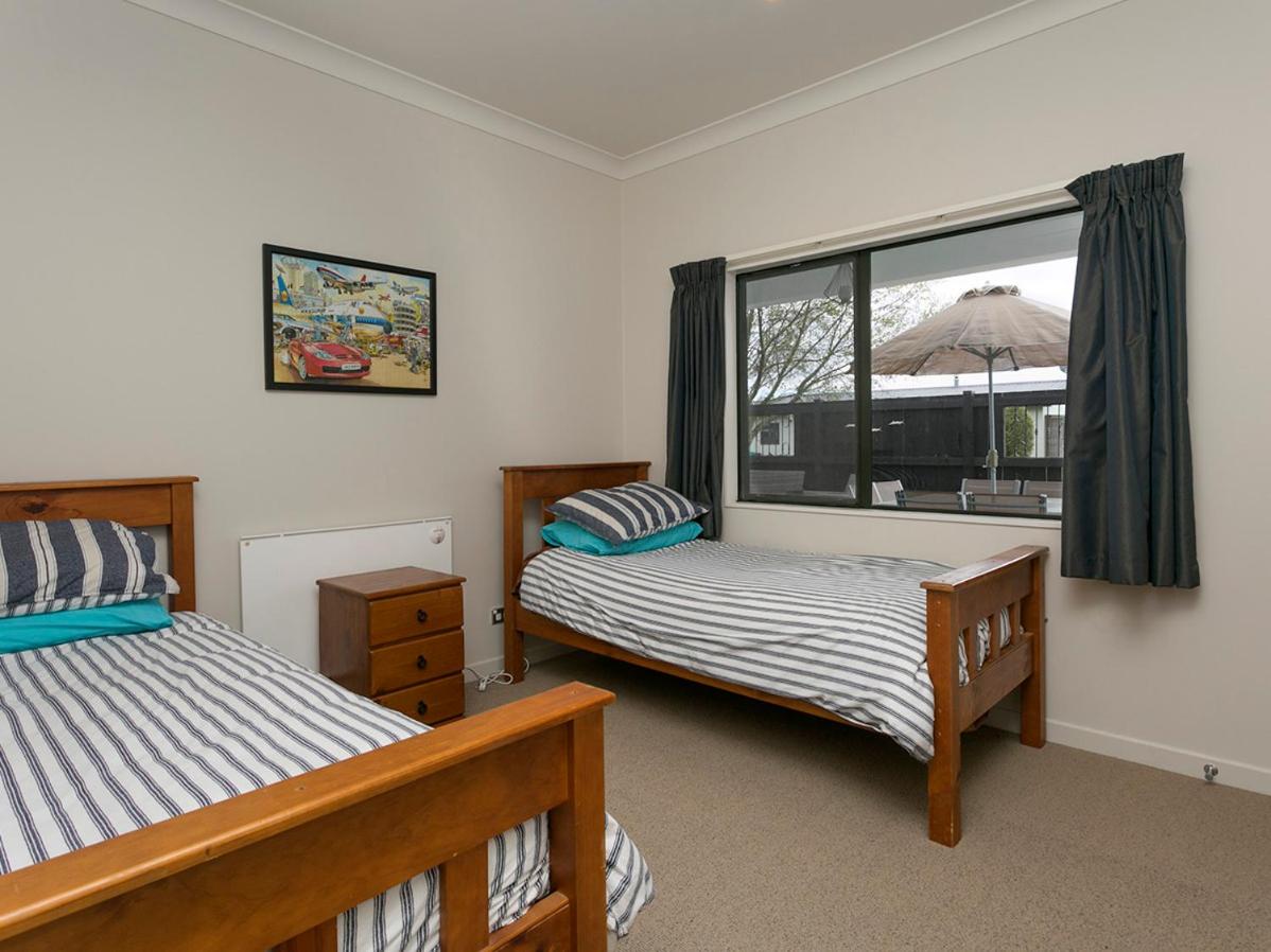 Lake Magic - Motuoapa Holiday Home view 2