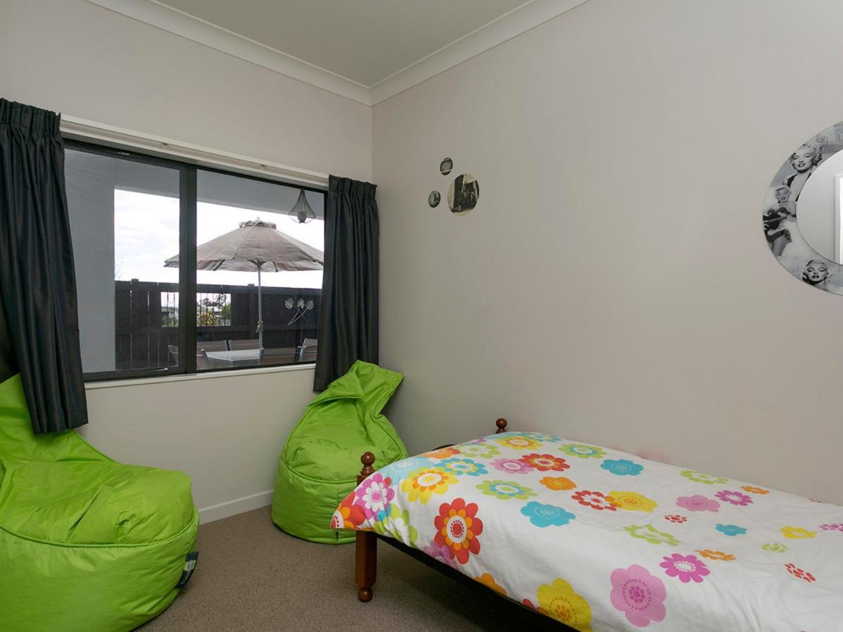 Lake Magic - Motuoapa Holiday Home view 3