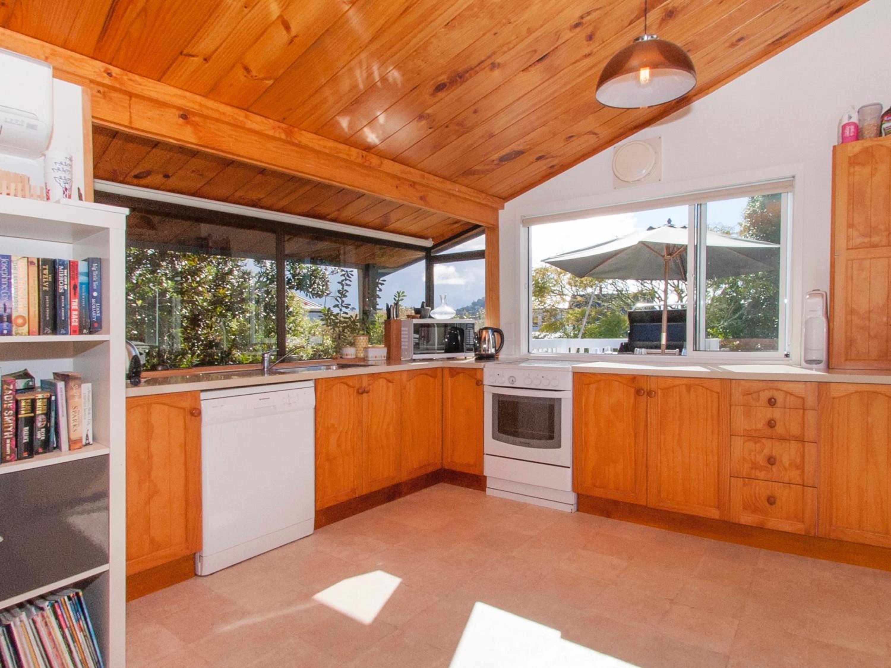 Perfect on Pleasant - Pauanui Holiday Home view 2