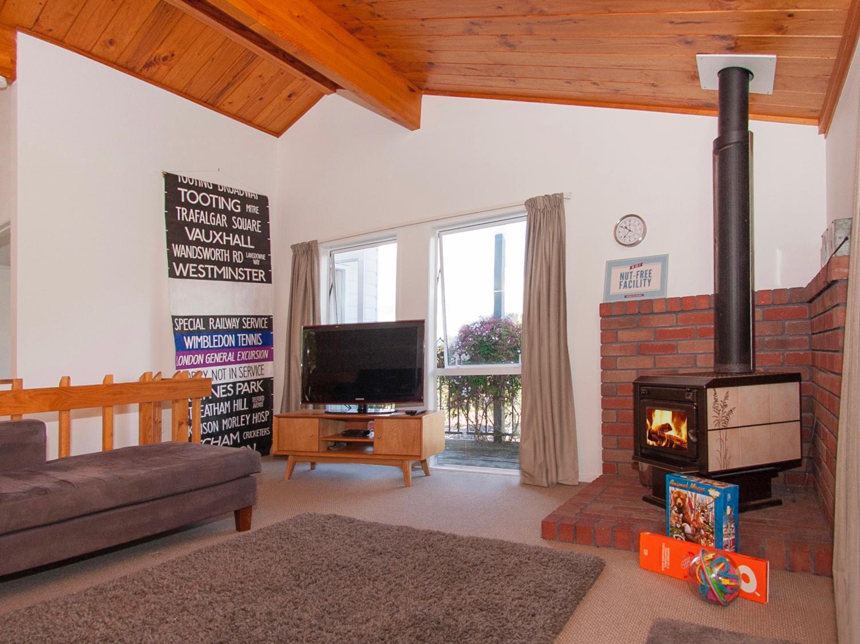 Perfect on Pleasant - Pauanui Holiday Home view 3