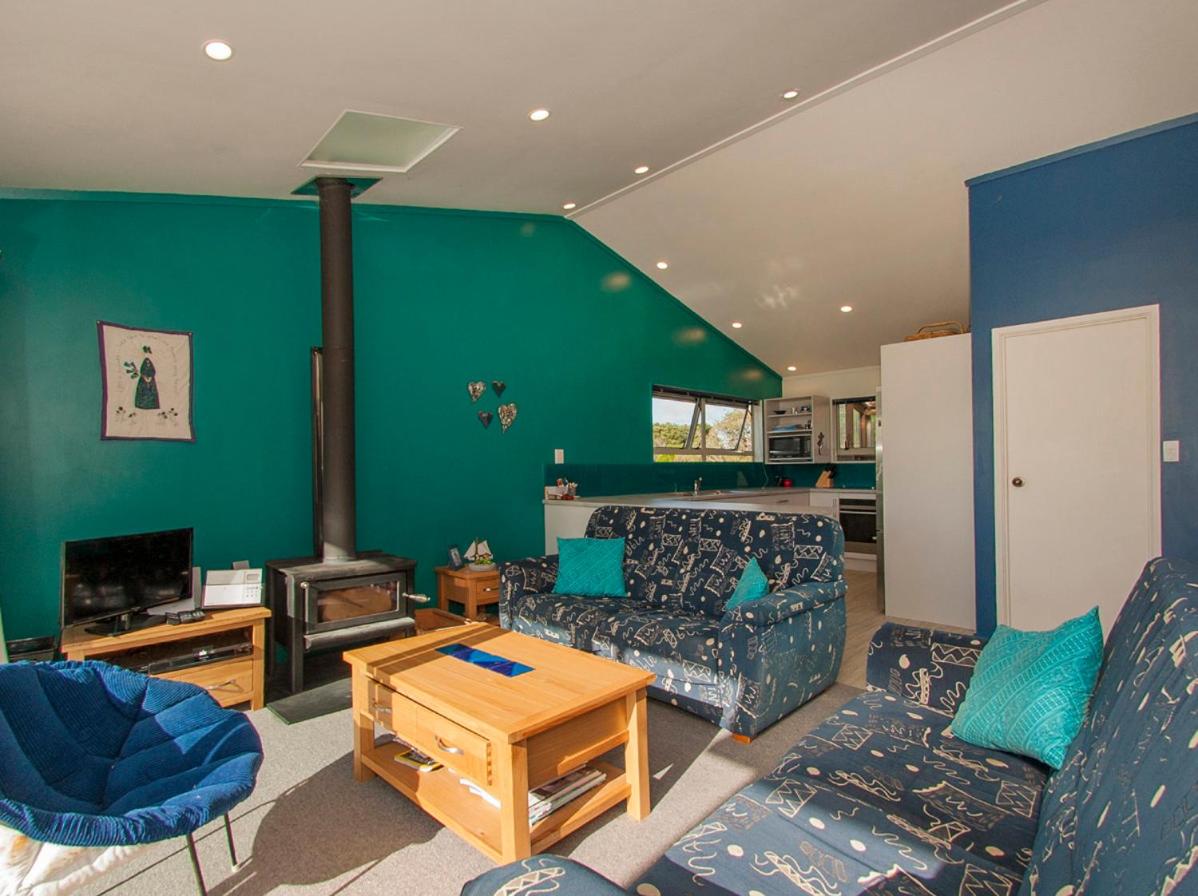 Coro Beach Haven - Hahei Holiday Home view 3