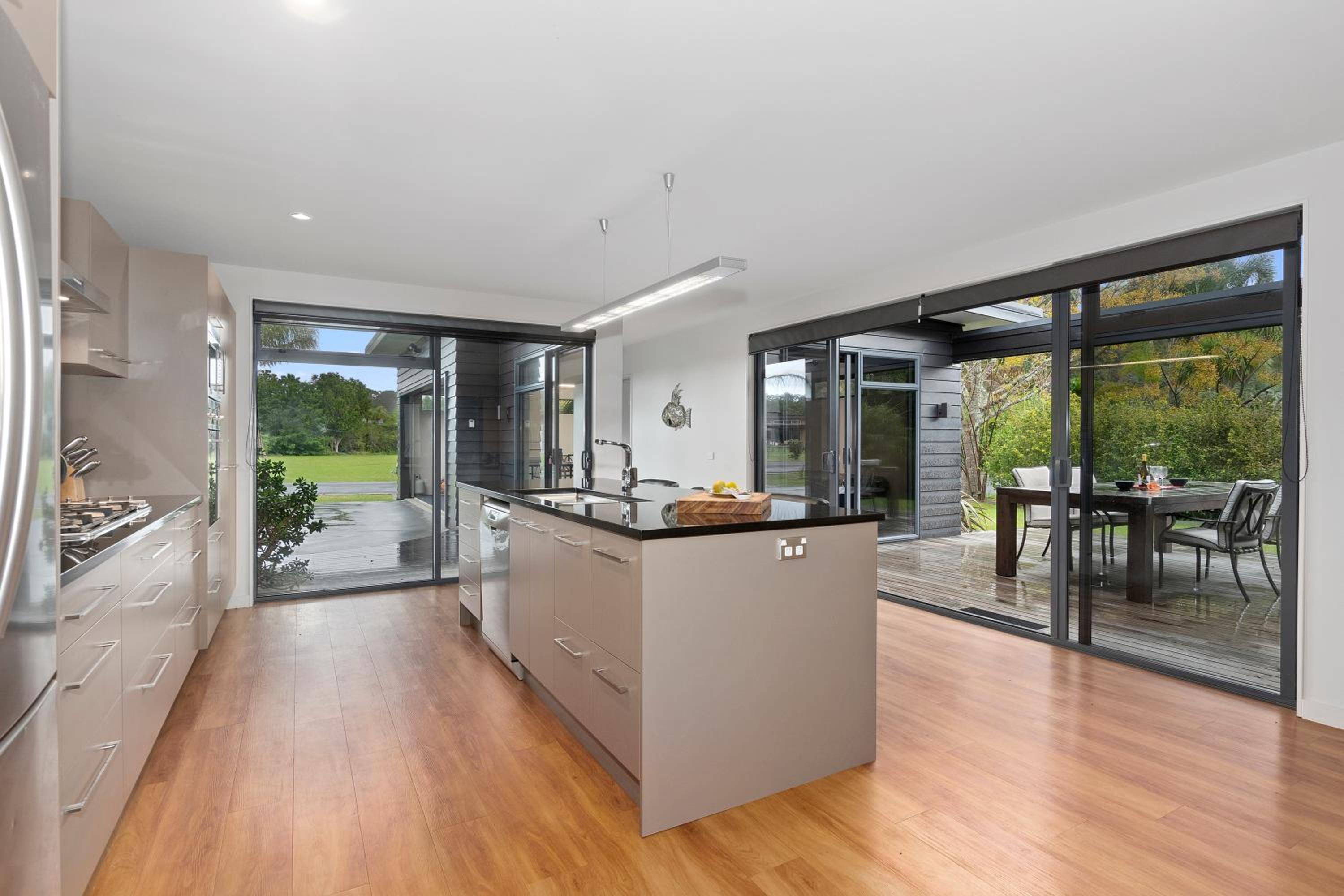 Double Tuna - Matapouri Holiday Home view 4