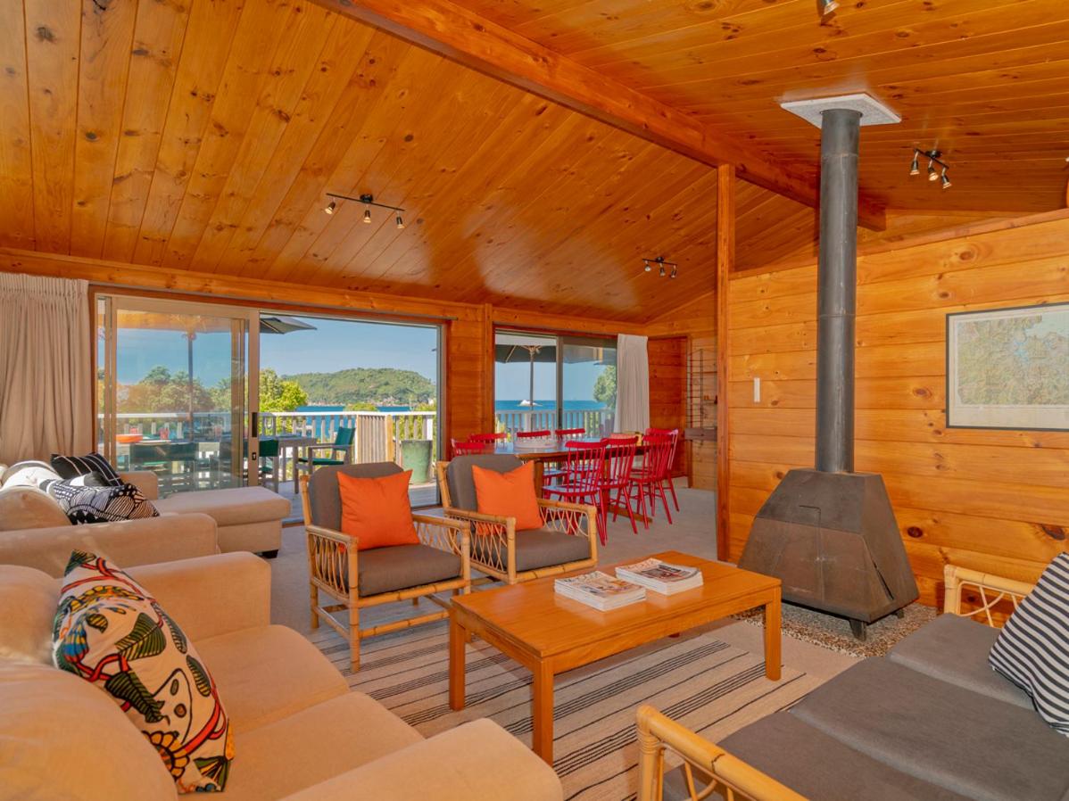 Beachfront Views - Hahei Holiday Home view 4