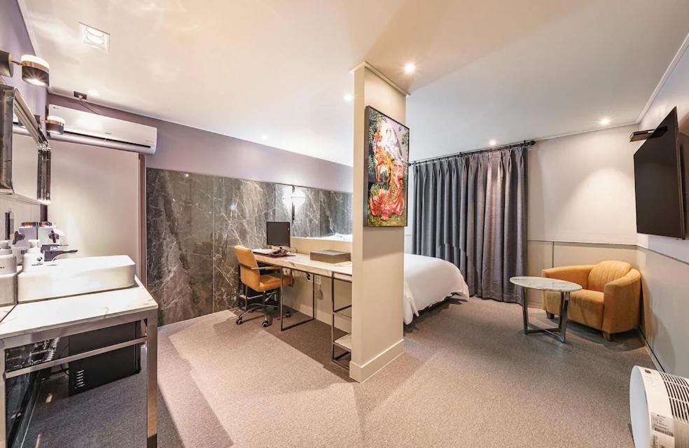 hotel room