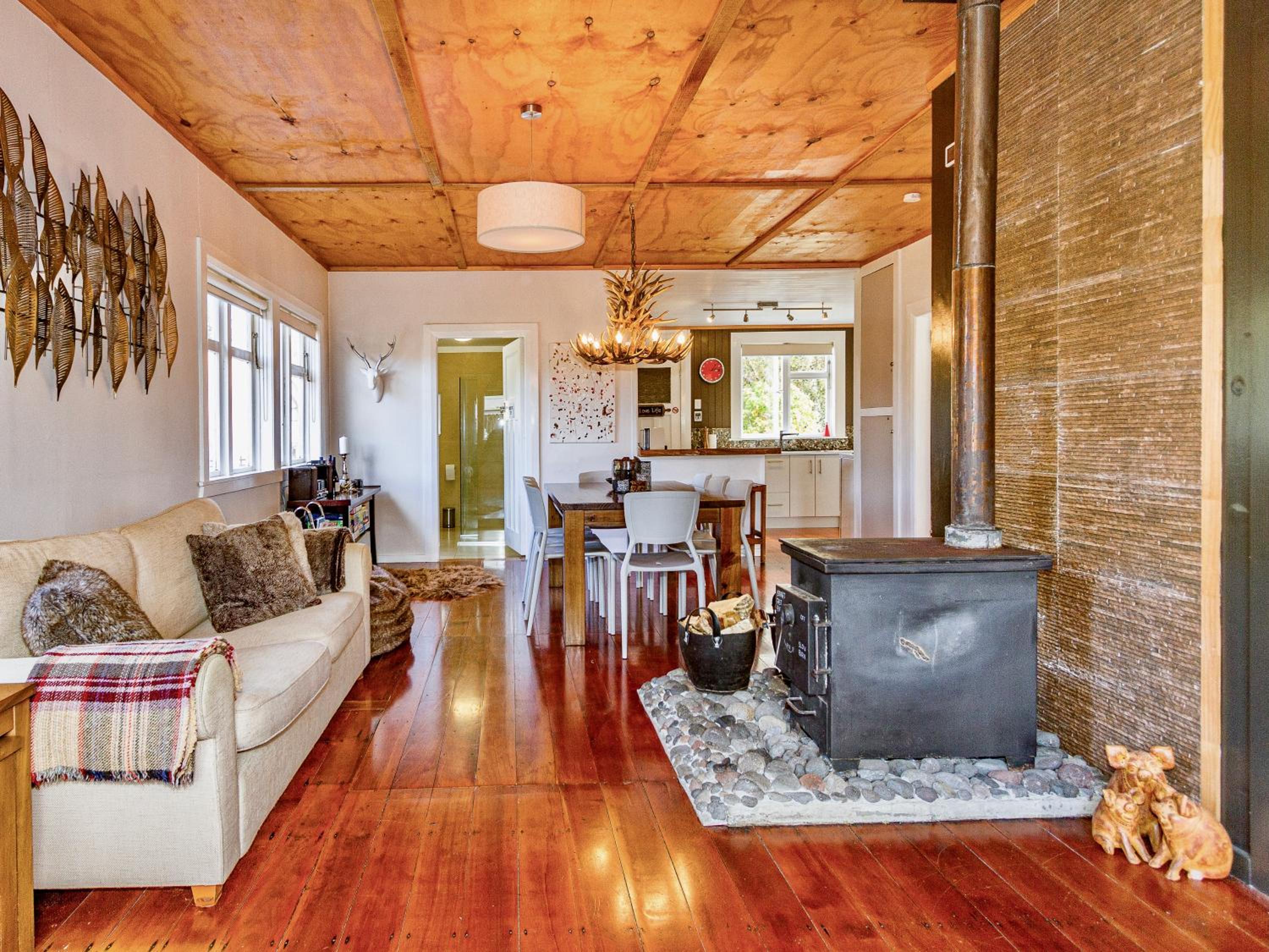 Stag & 3 Pigs - Ohakune Holiday Home