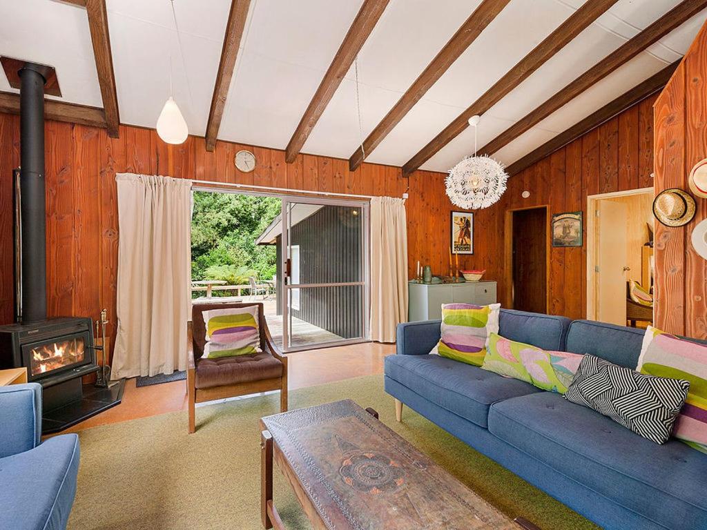 Te Kuru Cabin - Pukawa Bay Holiday Home view 2