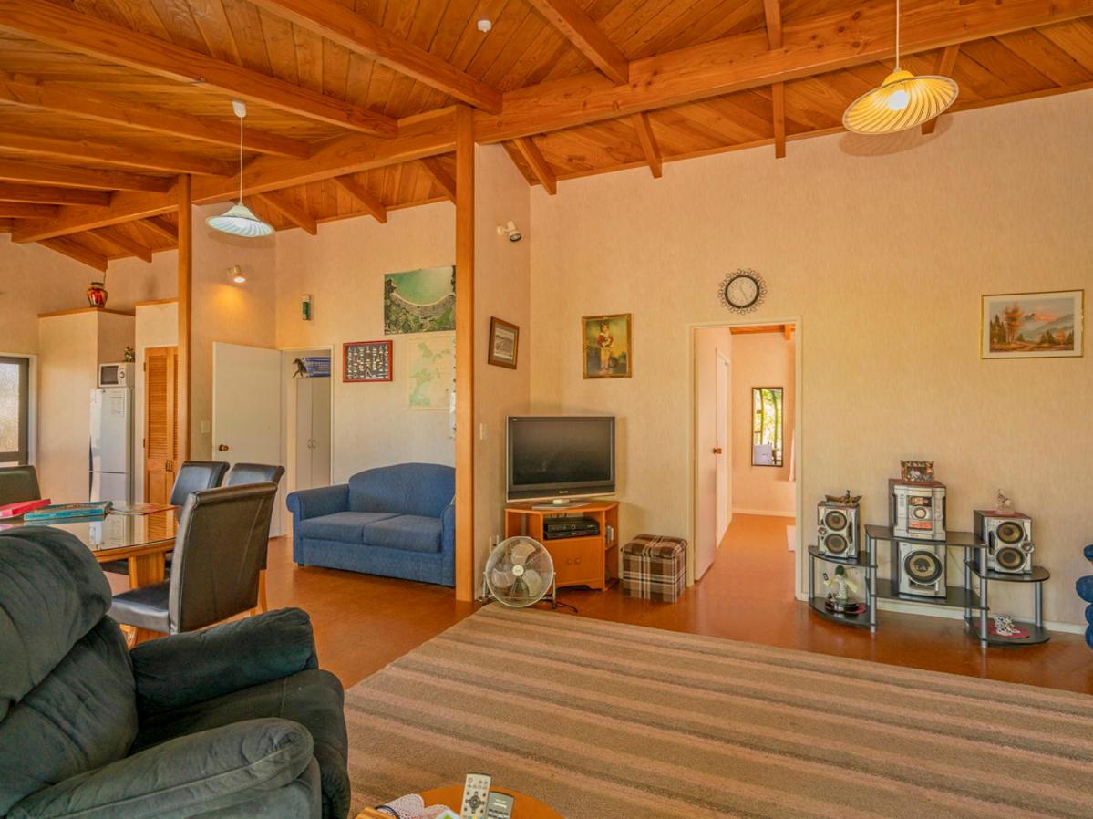 Oyster Bliss - Cooks Beach Holiday Home view 4