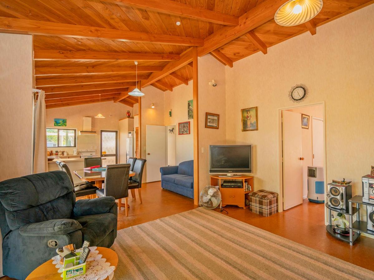 Oyster Bliss - Cooks Beach Holiday Home view 5