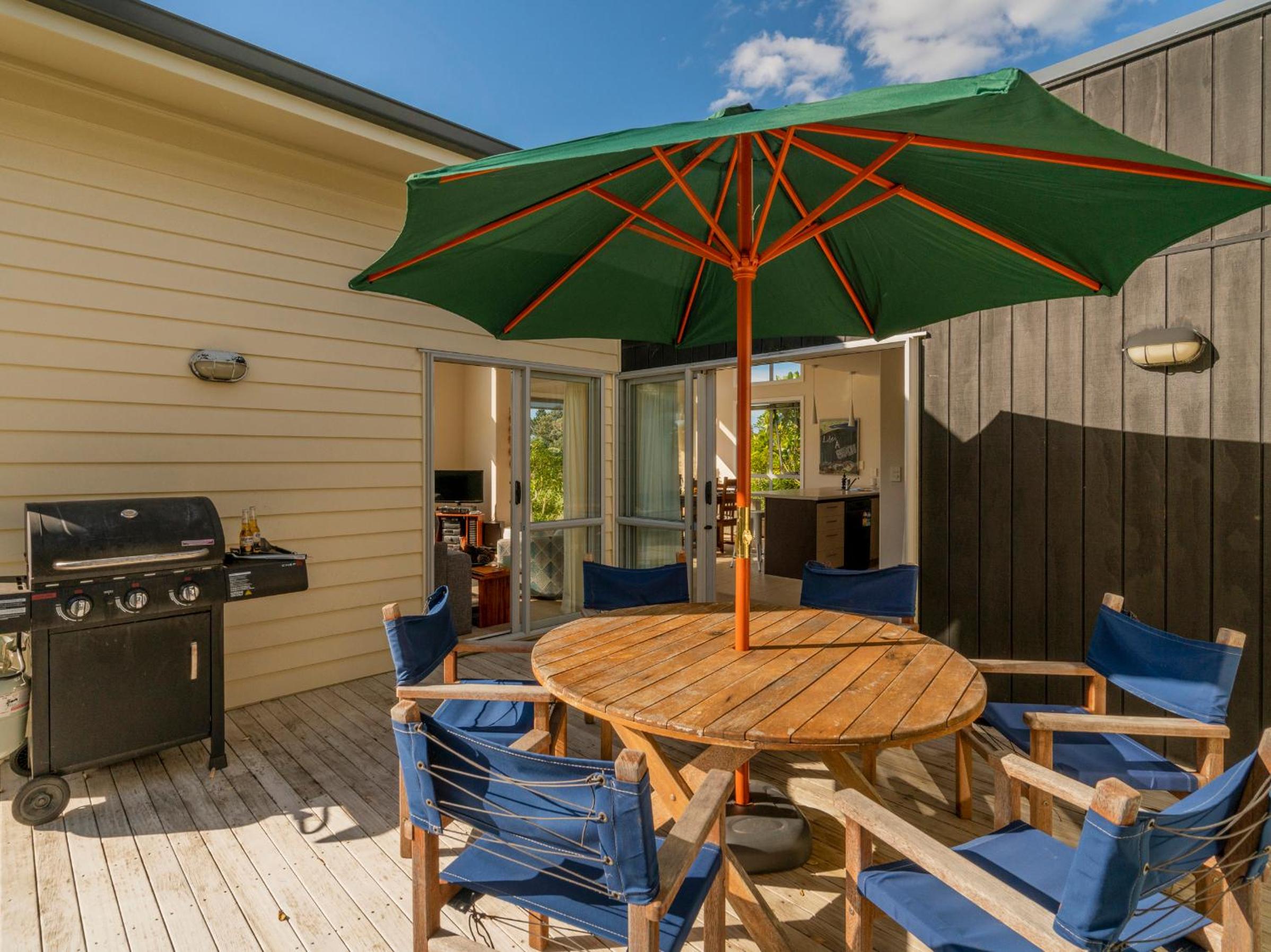 Golfers and Beach Lovers Dream - Matarangi House view 2