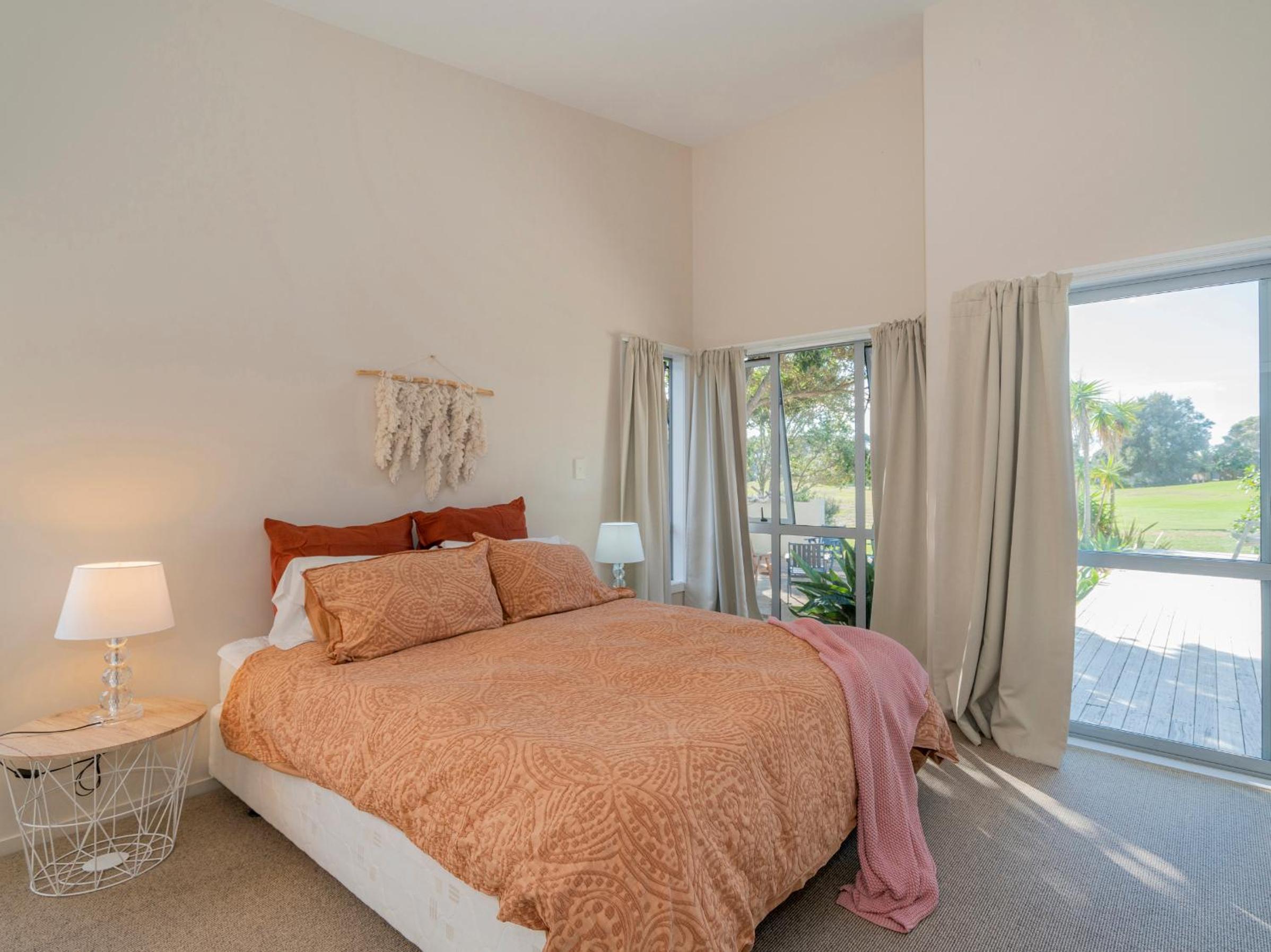 Golfers and Beach Lovers Dream - Matarangi House view 4