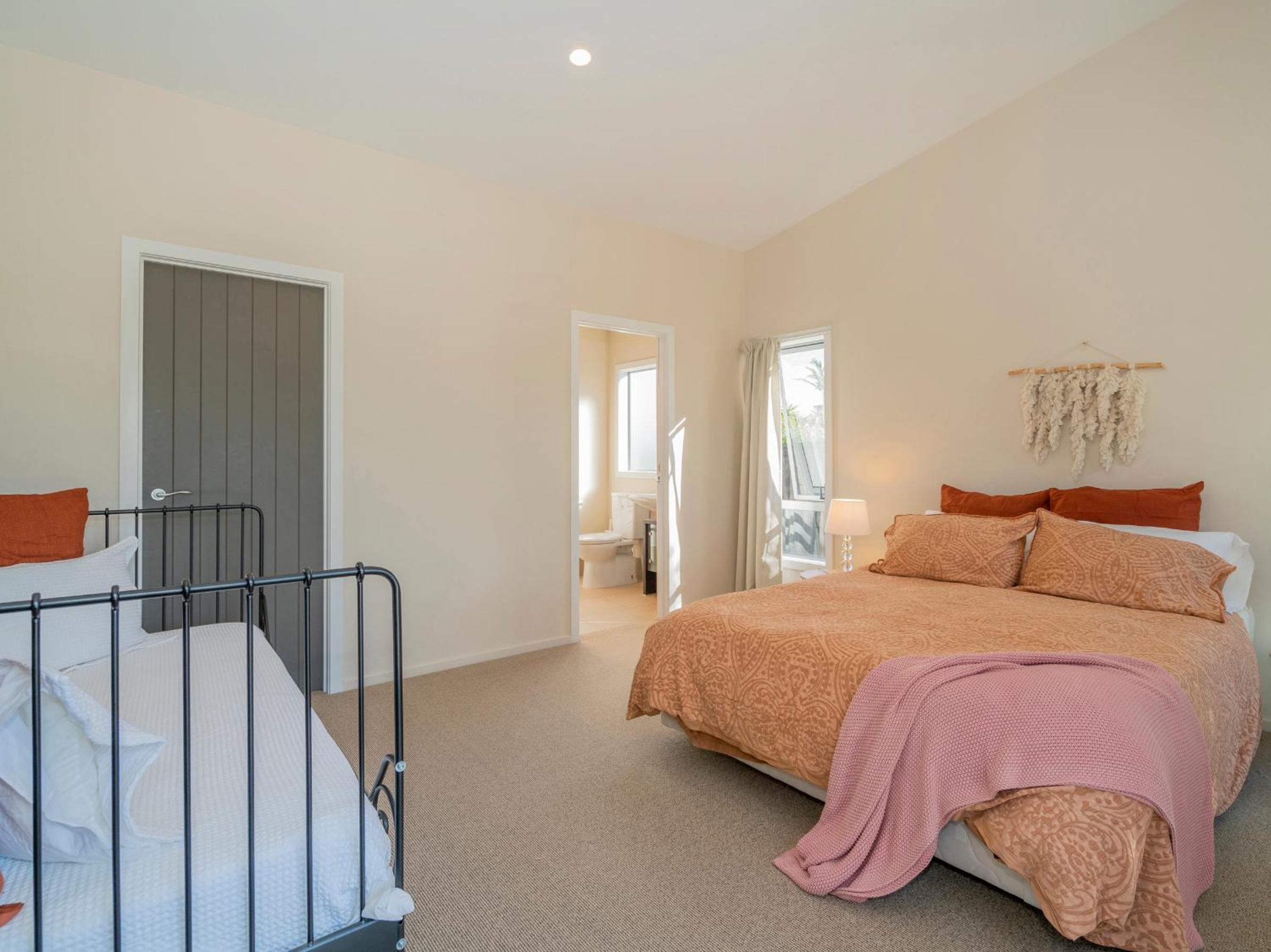 Golfers and Beach Lovers Dream - Matarangi House view 3