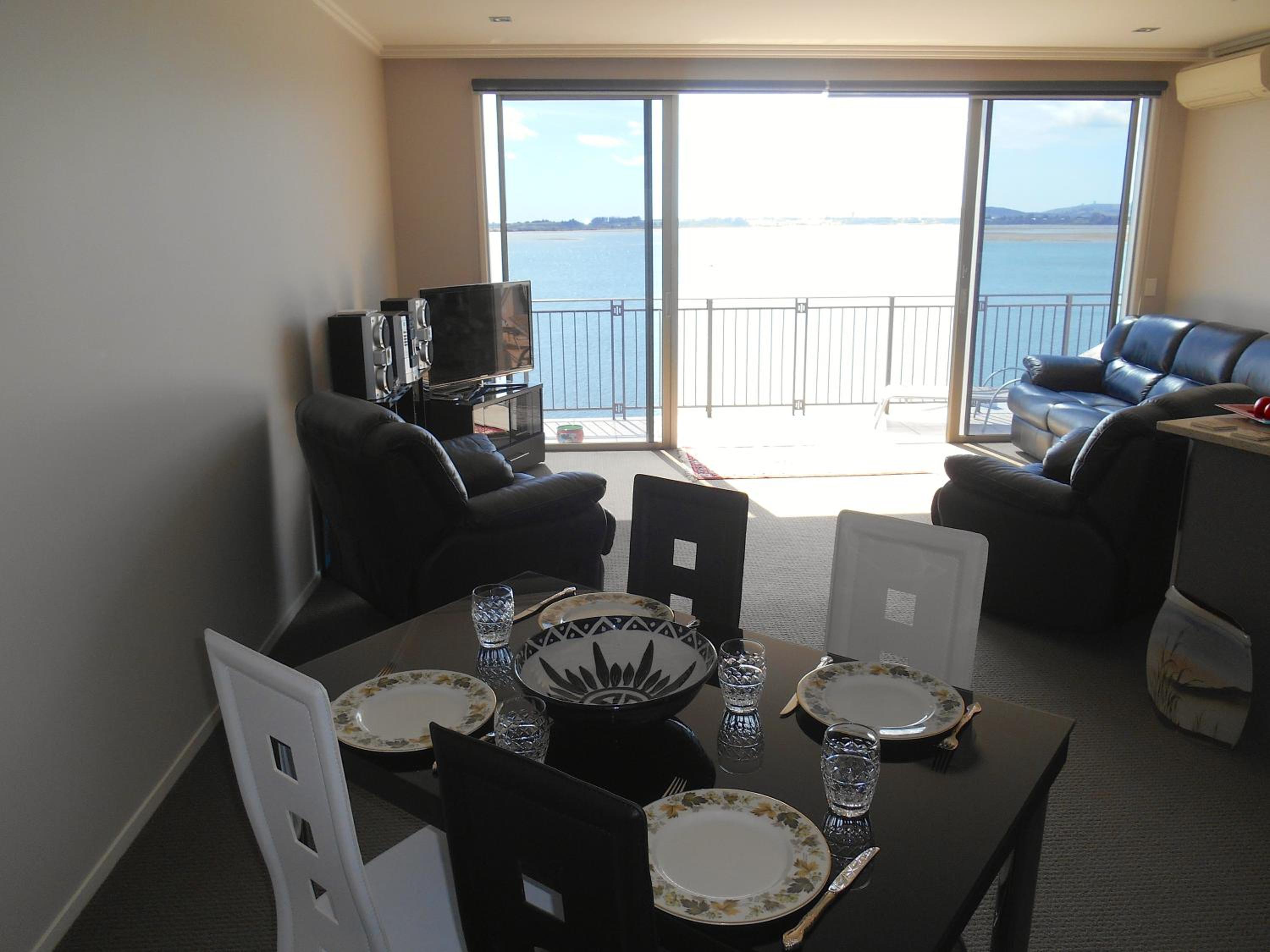 Absolute Waterfront, Tauranga Apartment