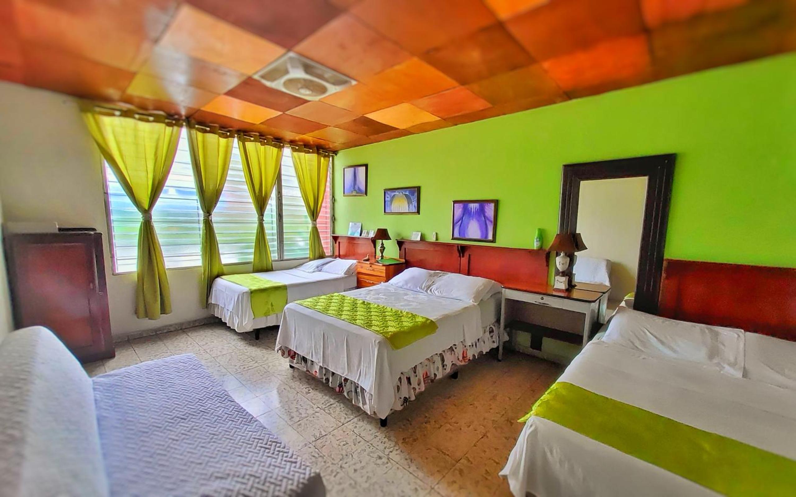 Hotel Oasis