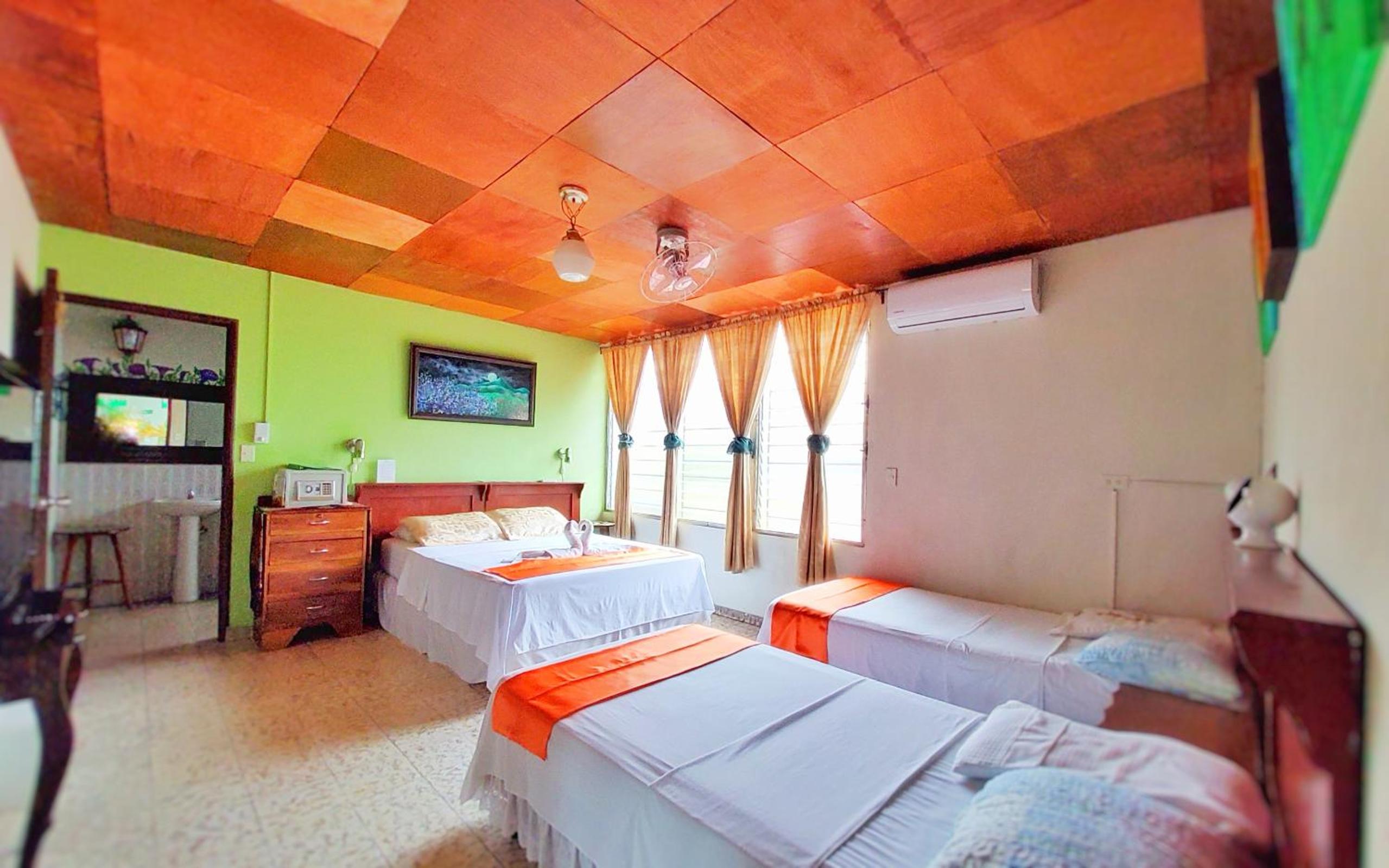 Hotel Oasis