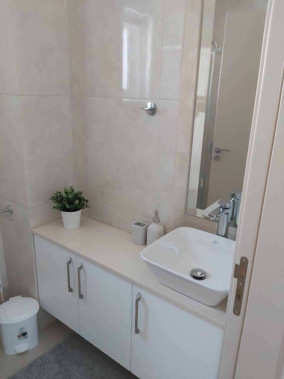 Dinglis Residences 31