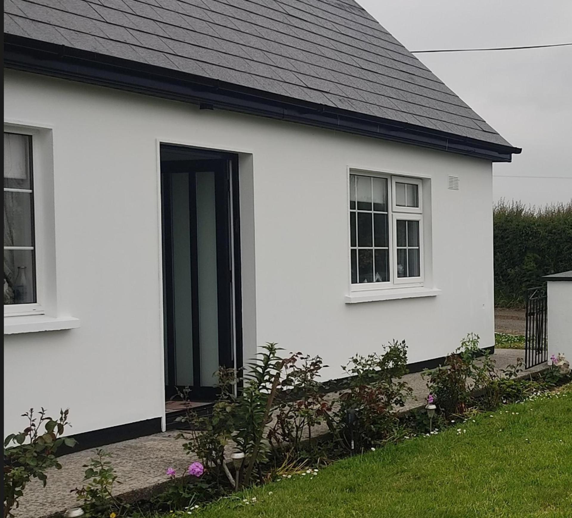 2Bed Cottage Sleeps 6 River Walks Garden Parking view 4