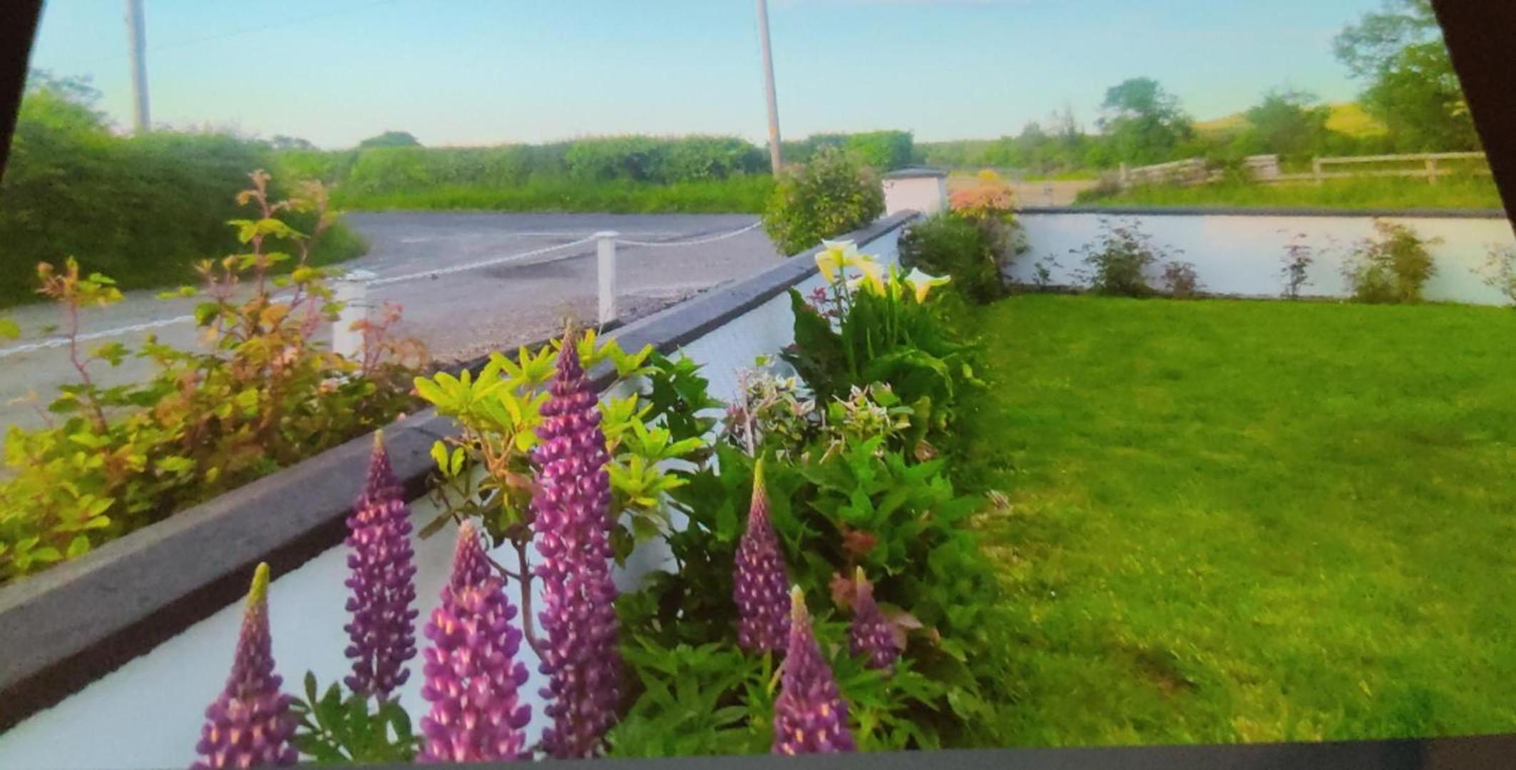 2Bed Cottage Sleeps 6 River Walks Garden Parking view 3