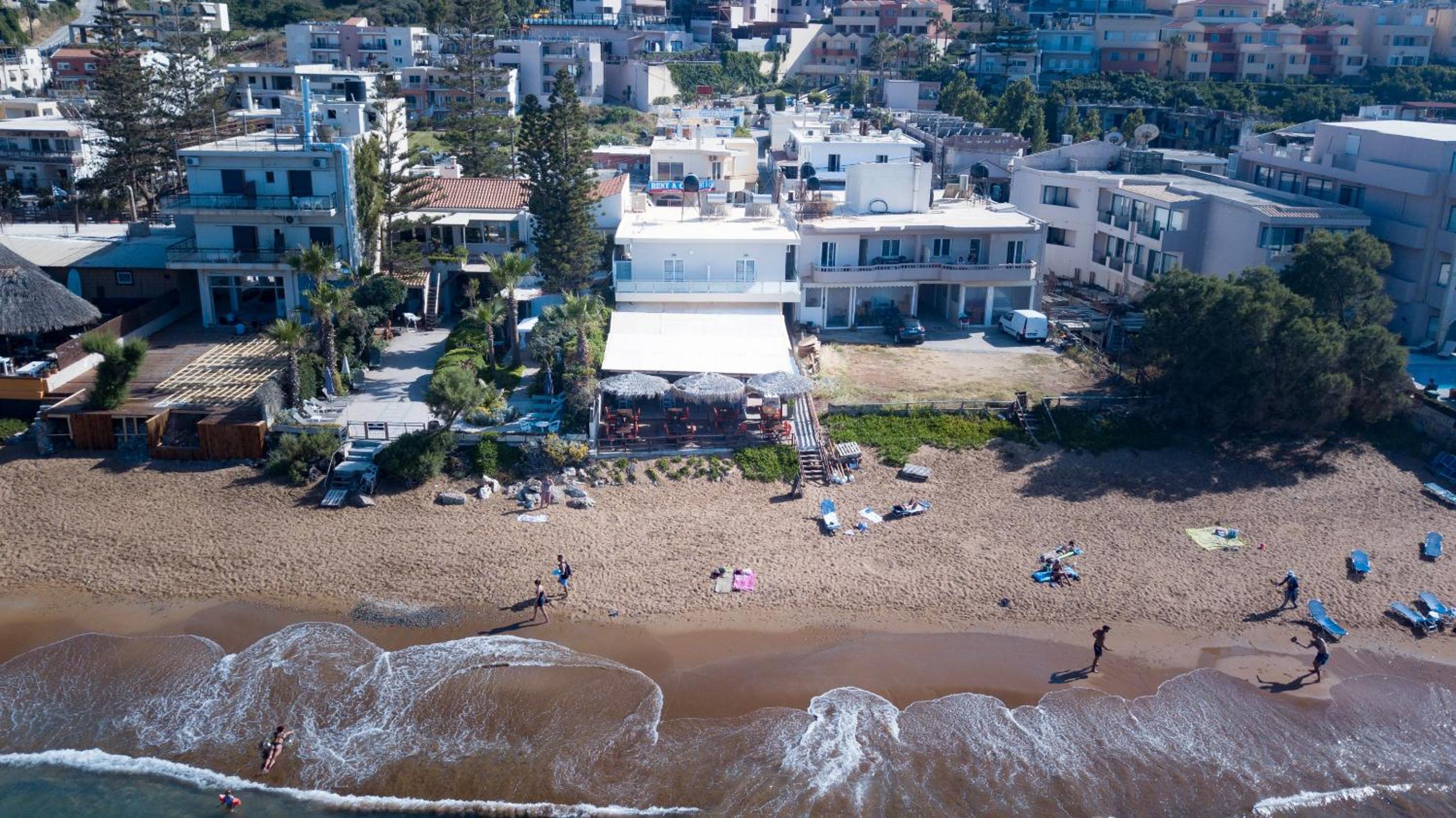 Queen Mary Beachfront Studios