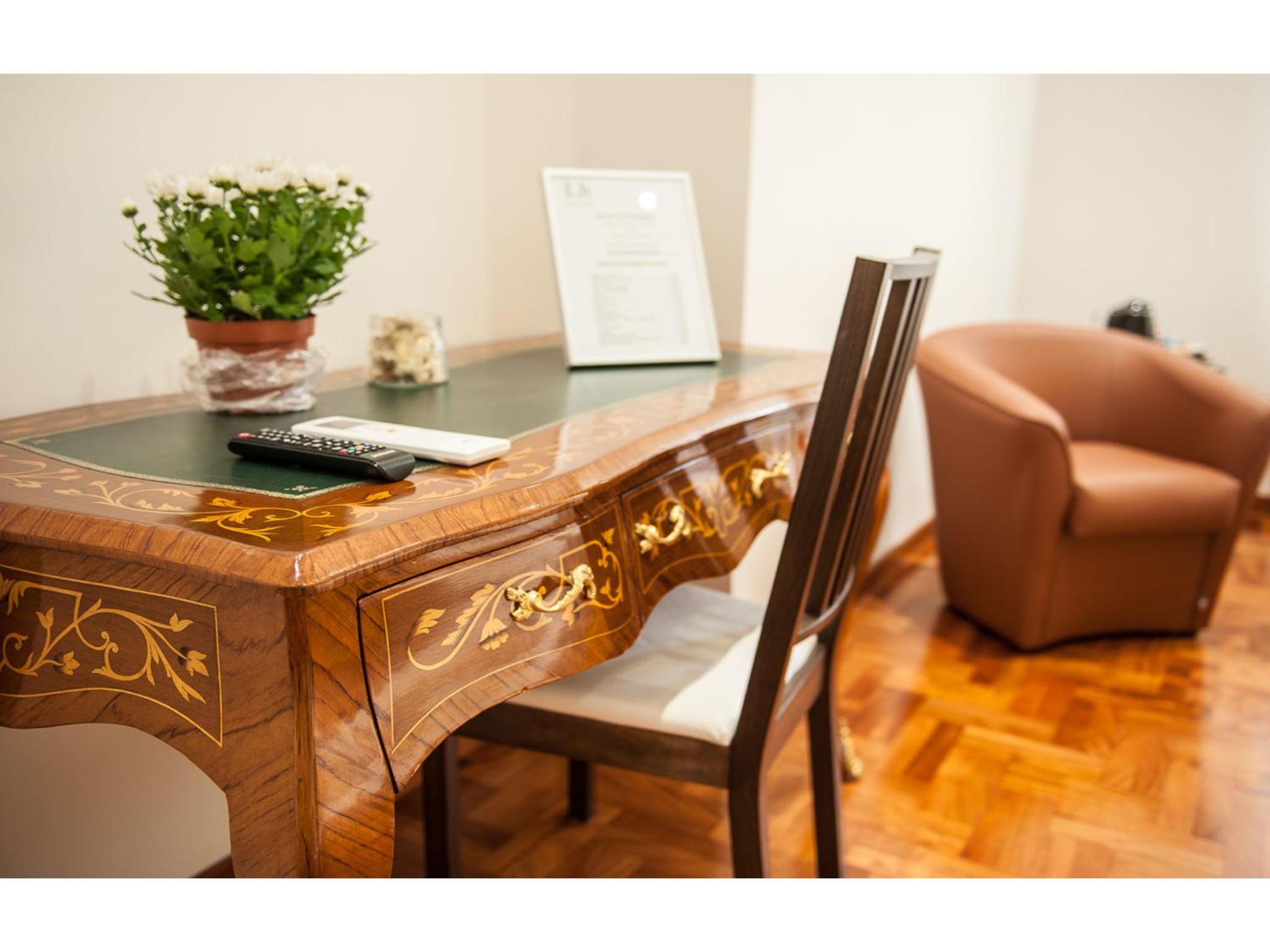 Lh Royal Suites Terrace