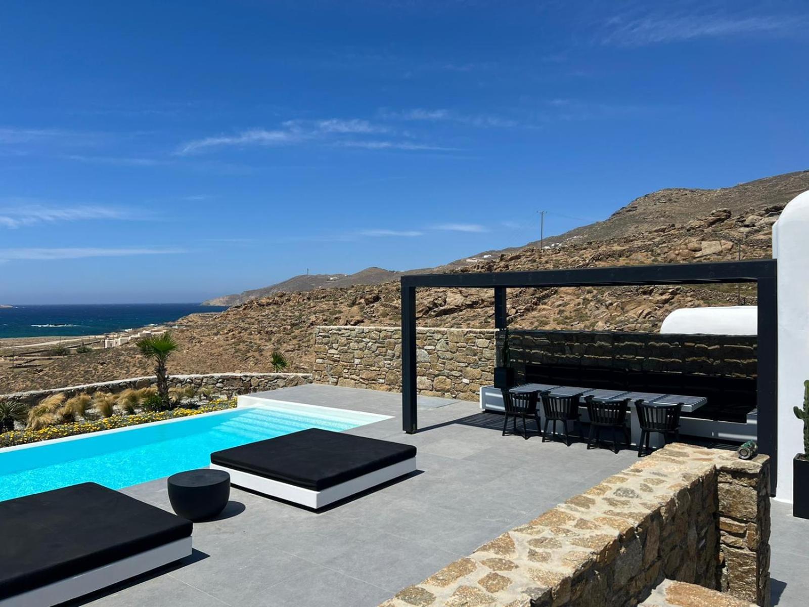 BLACK AND WHITE VILLAS FTELIA - MYKONOS