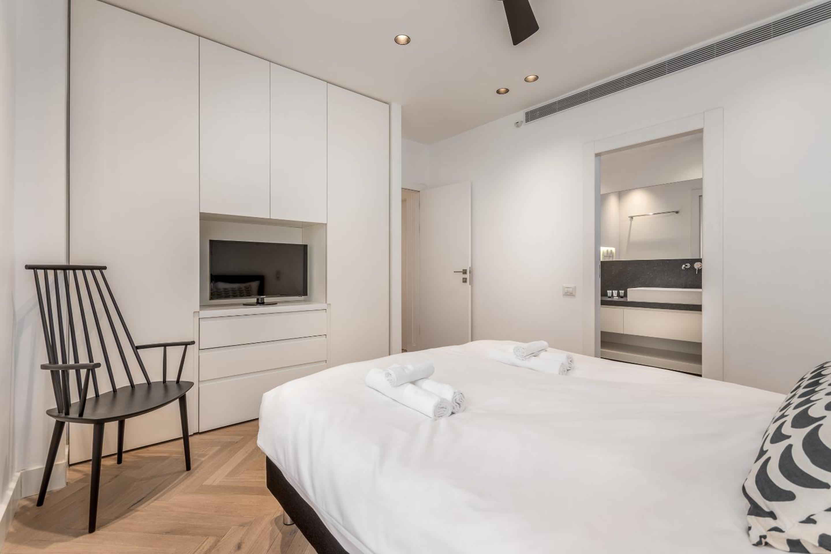 Stunning and design 2BDR Apartment view 3
